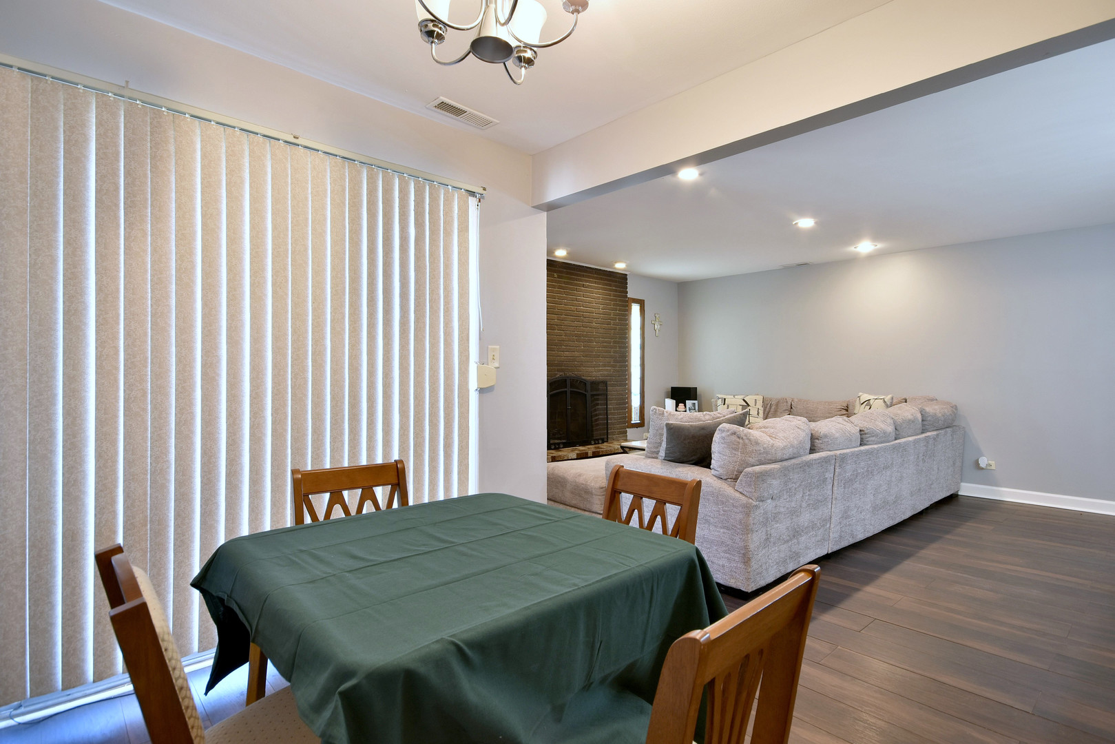 9831 S Karlov Avenue, Oak Lawn, IL 60453