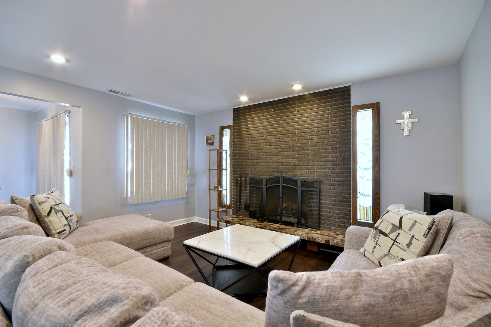 9831 S Karlov Avenue, Oak Lawn, IL 60453