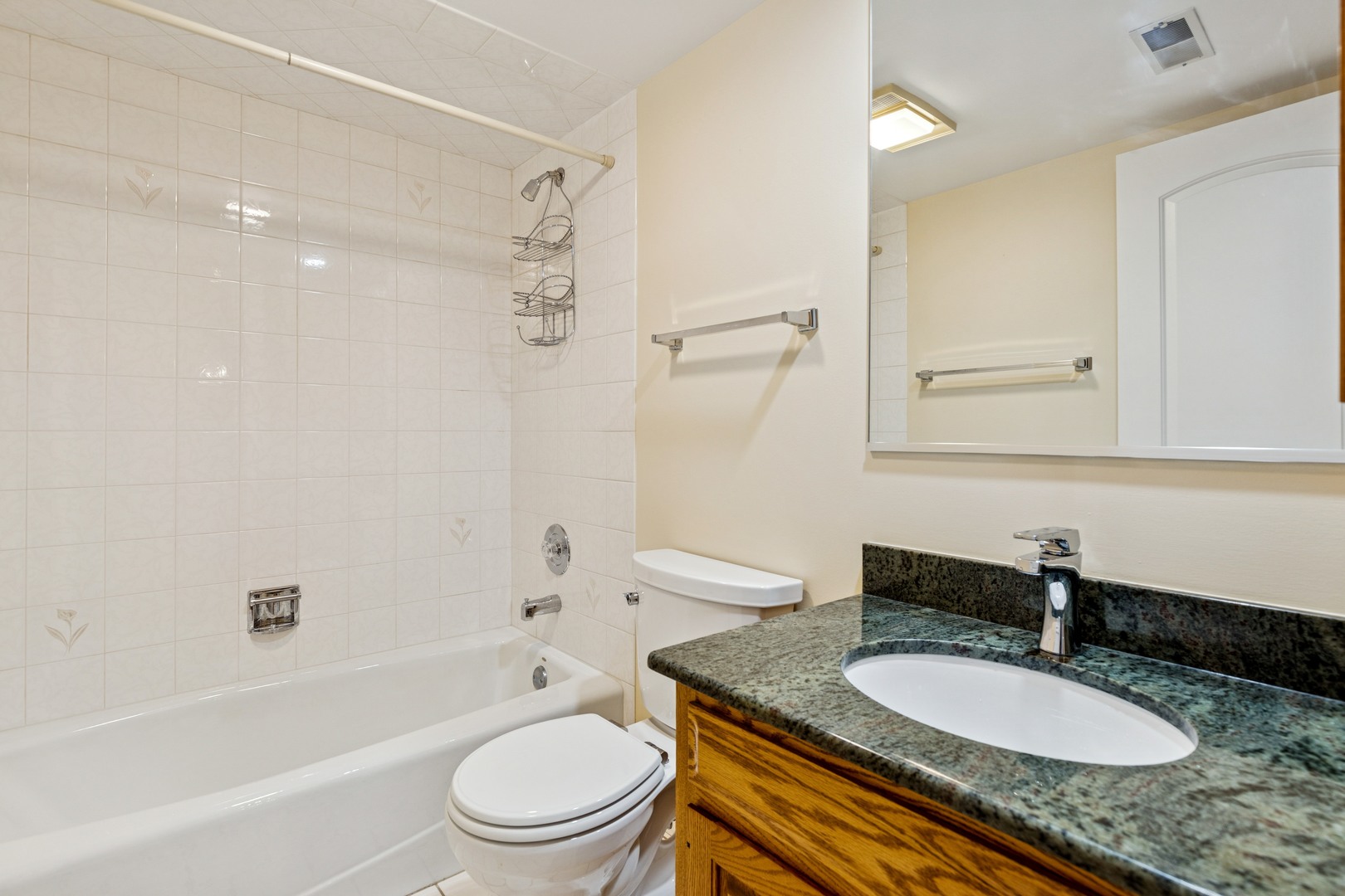 724 12th Street #105, Wilmette, IL 60091