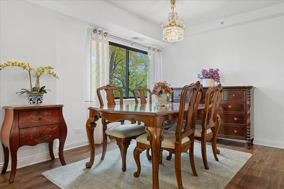 1800 Huntington Boulevard #212, Hoffman Estates, IL 60169