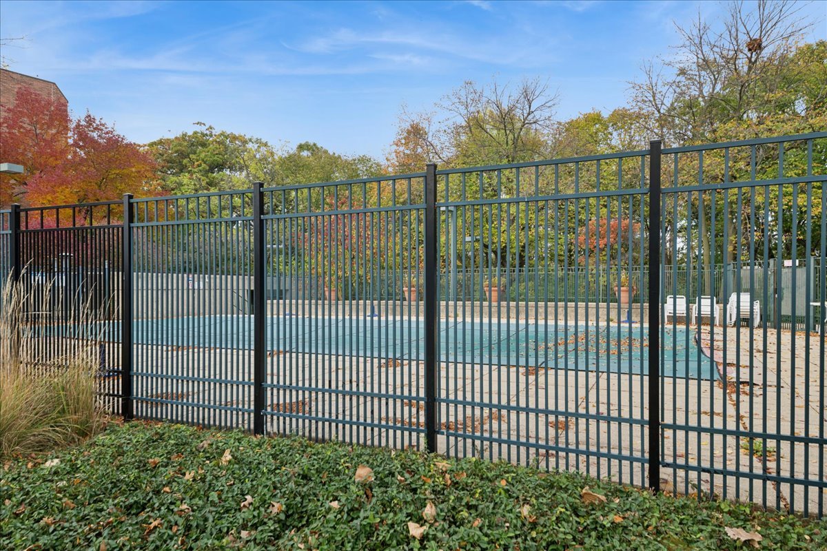 1800 Huntington Boulevard #212, Hoffman Estates, IL 60169