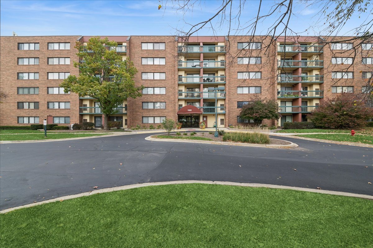 1800 Huntington Boulevard #212, Hoffman Estates, IL 60169