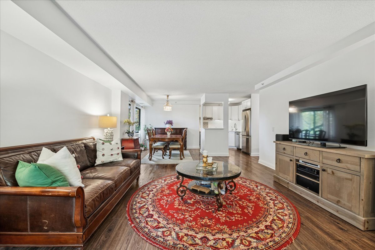 1800 Huntington Boulevard #212, Hoffman Estates, IL 60169