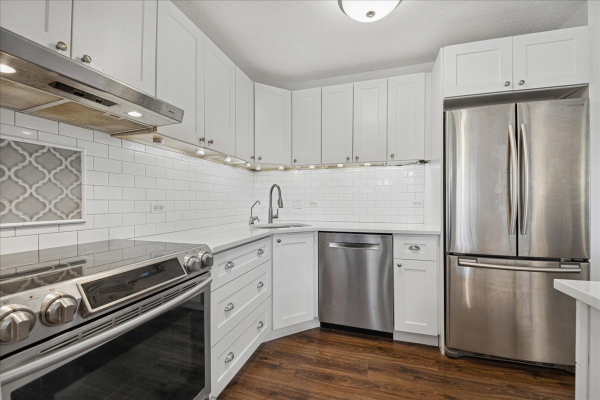 1800 Huntington Boulevard #212, Hoffman Estates, IL 60169