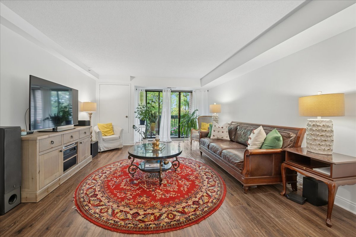 1800 Huntington Boulevard #212, Hoffman Estates, IL 60169