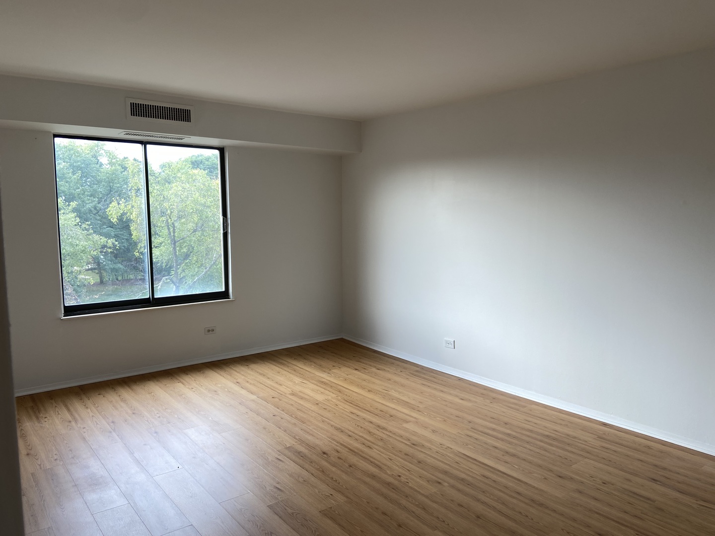 1605 E Central Road #410B, Arlington Heights, IL 60005