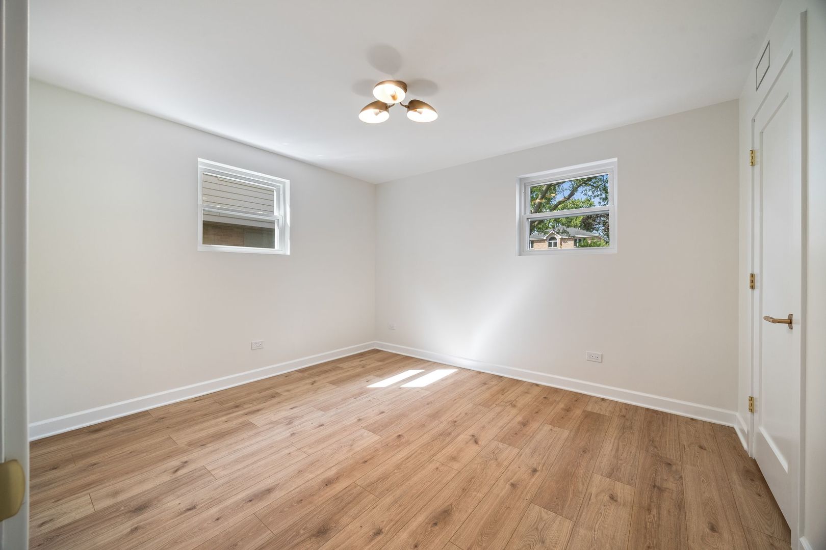 1025 N KNIGHT Avenue, Park Ridge, IL 60068