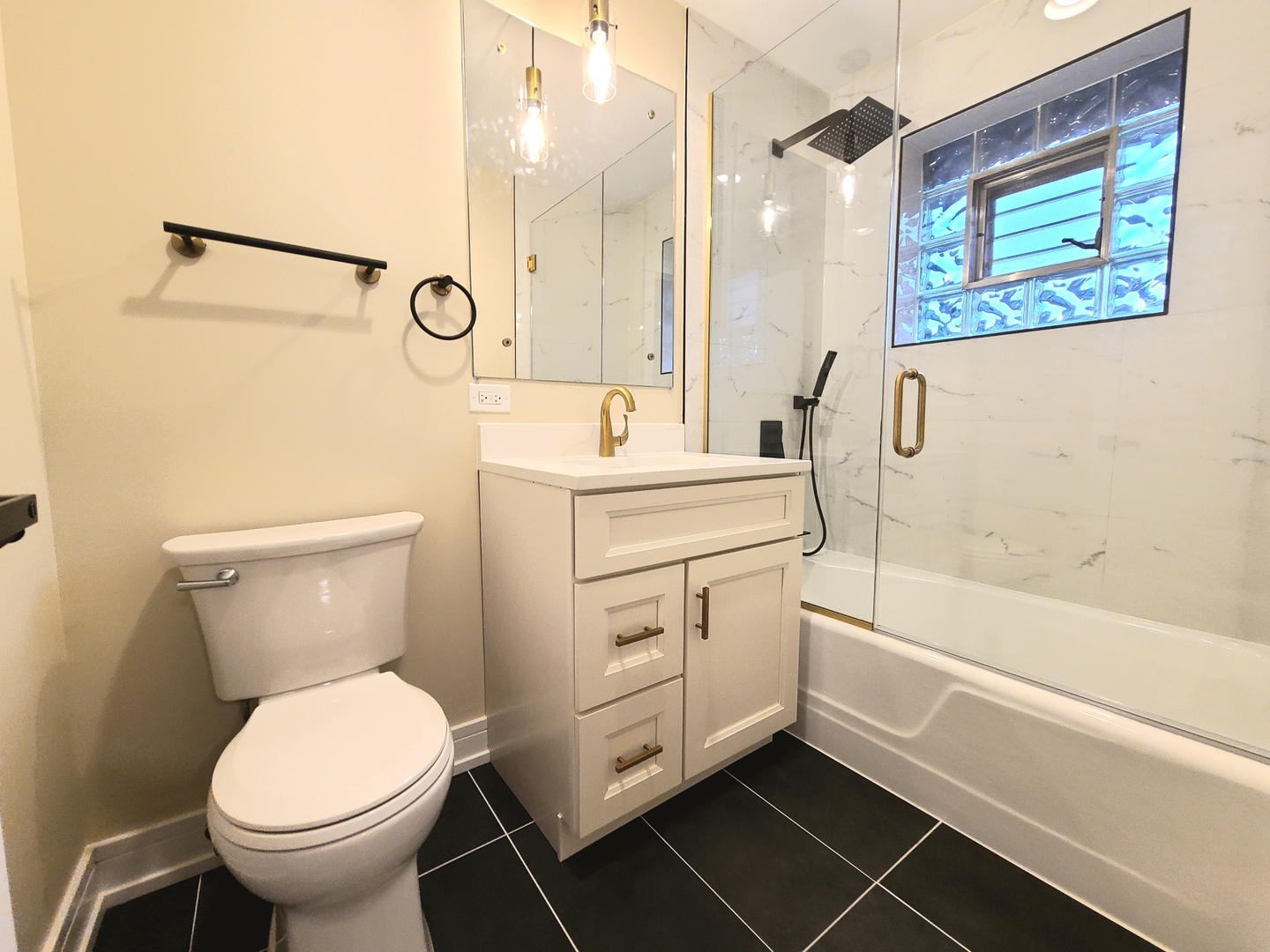 7025 W 84th Street, Burbank, IL 60459