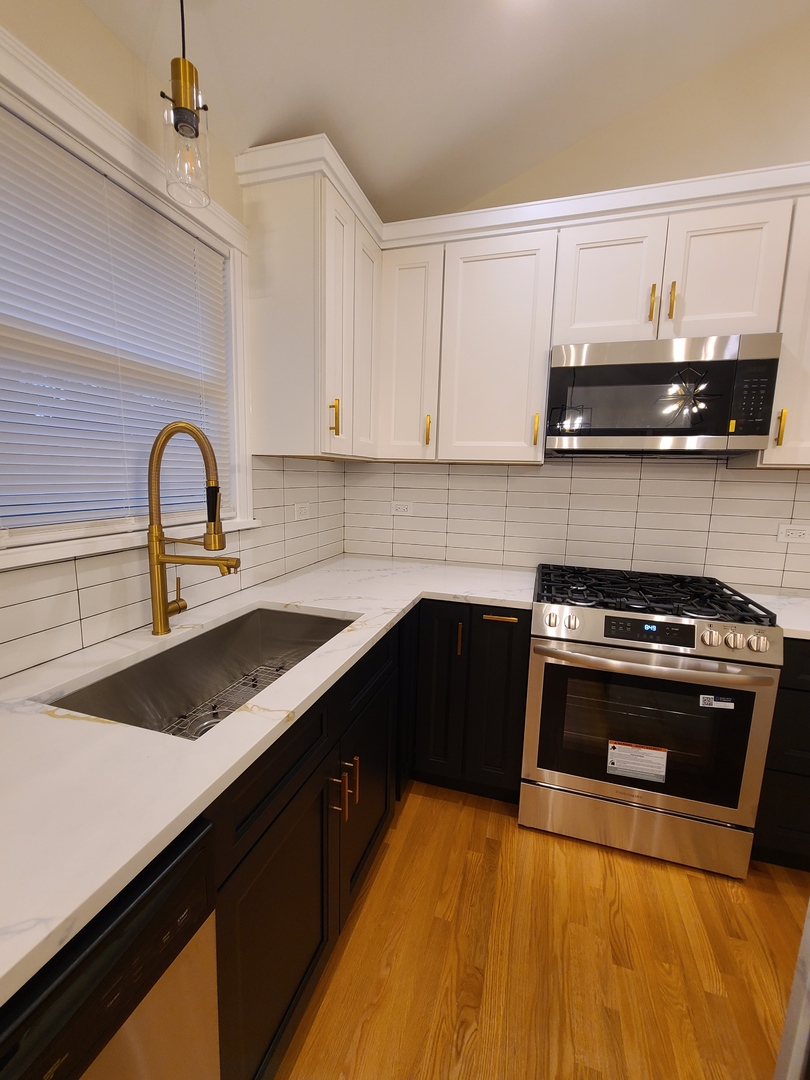 7025 W 84th Street, Burbank, IL 60459