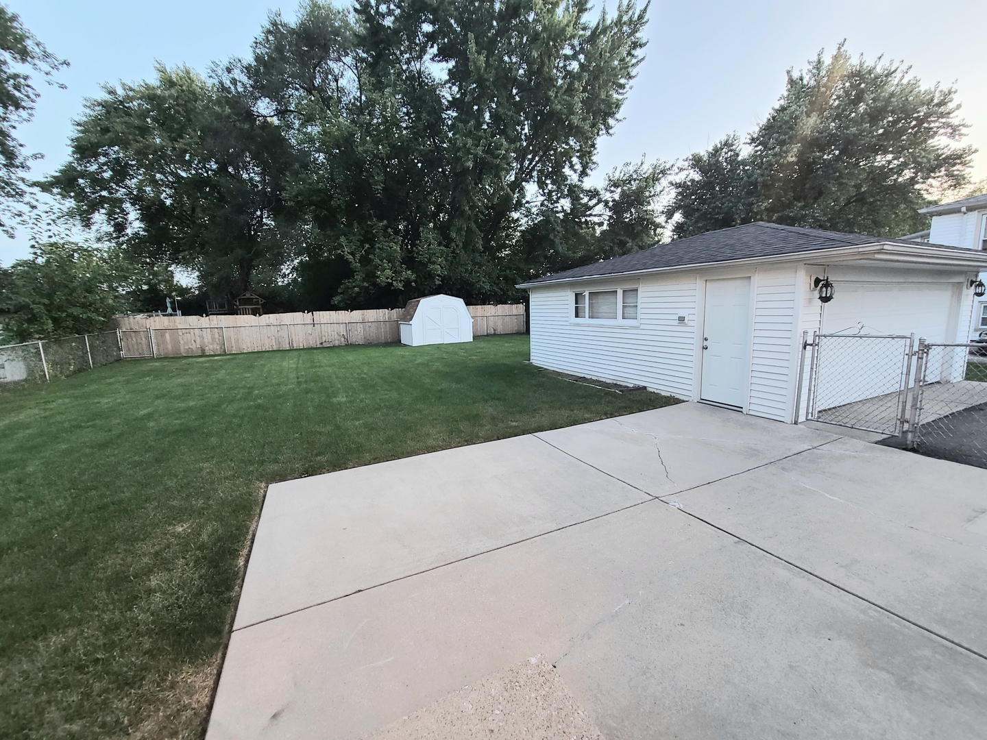 7025 W 84th Street, Burbank, IL 60459