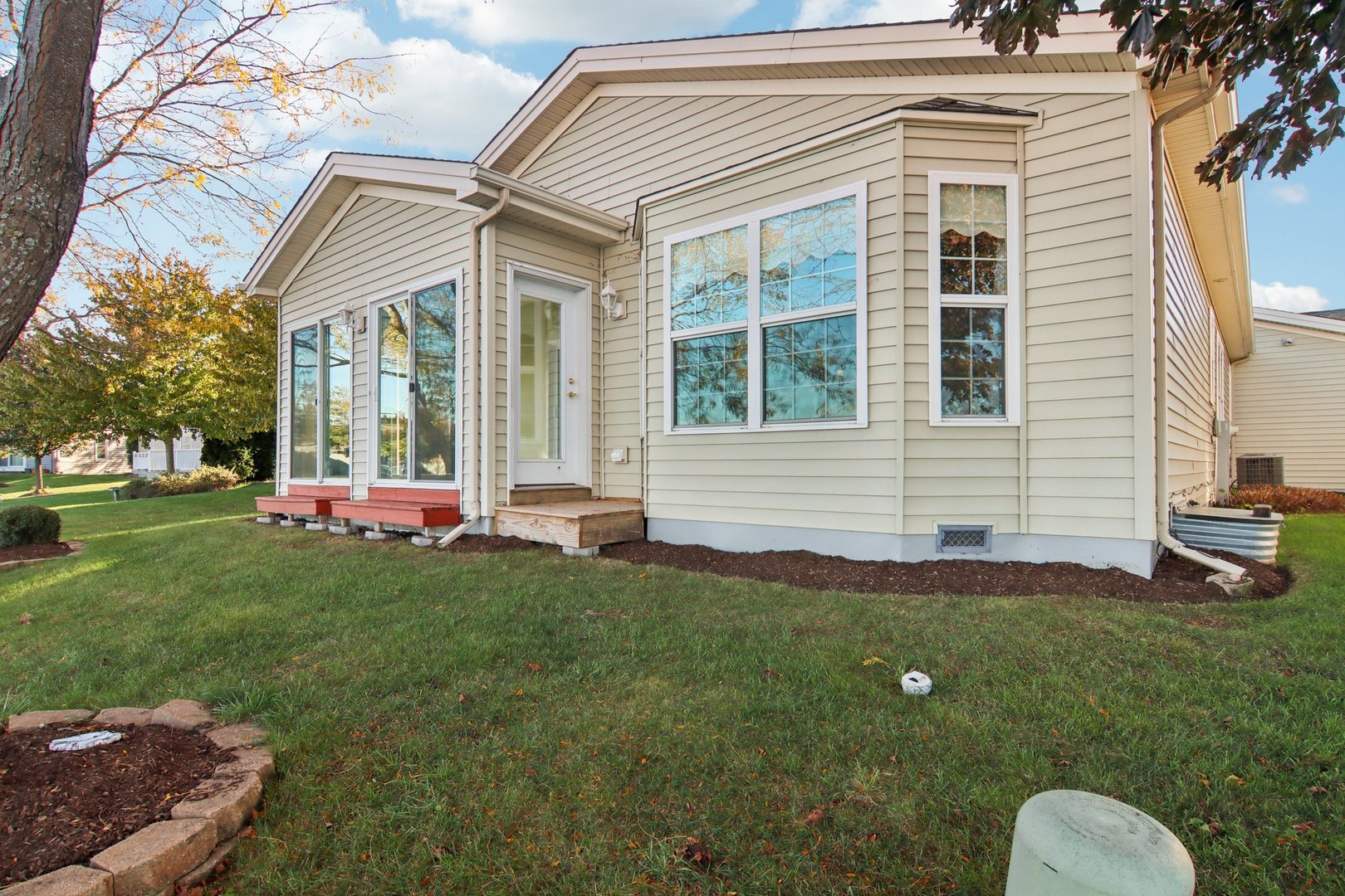 328 Legacy Court, Grayslake, IL 60030