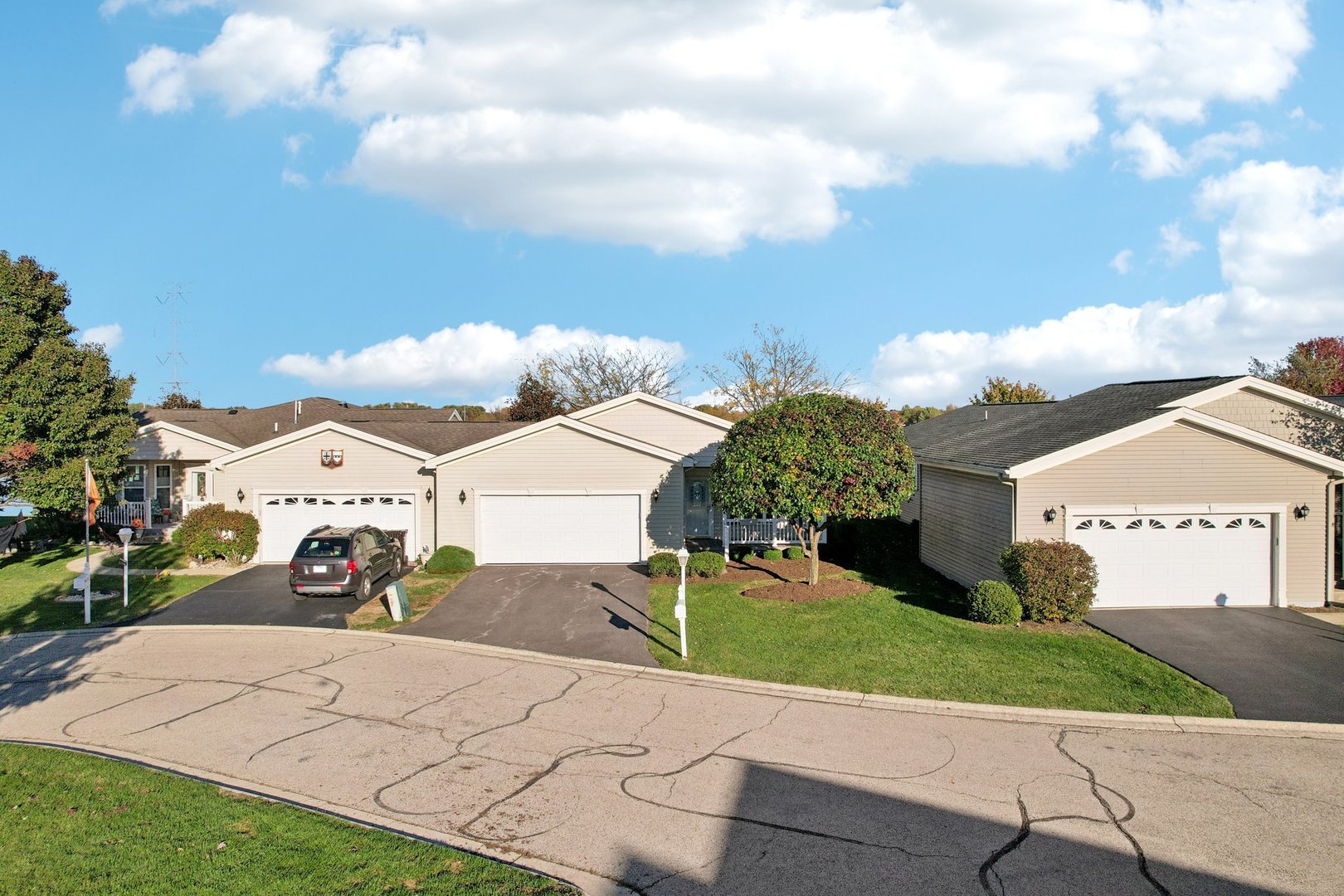 328 Legacy Court, Grayslake, IL 60030