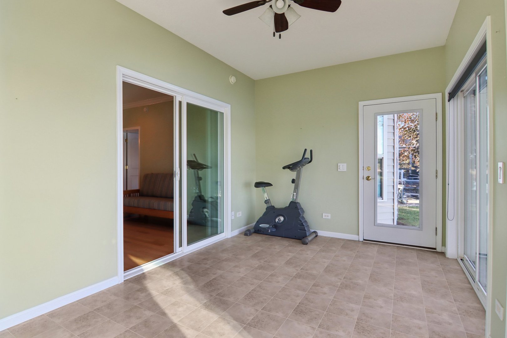 328 Legacy Court, Grayslake, IL 60030