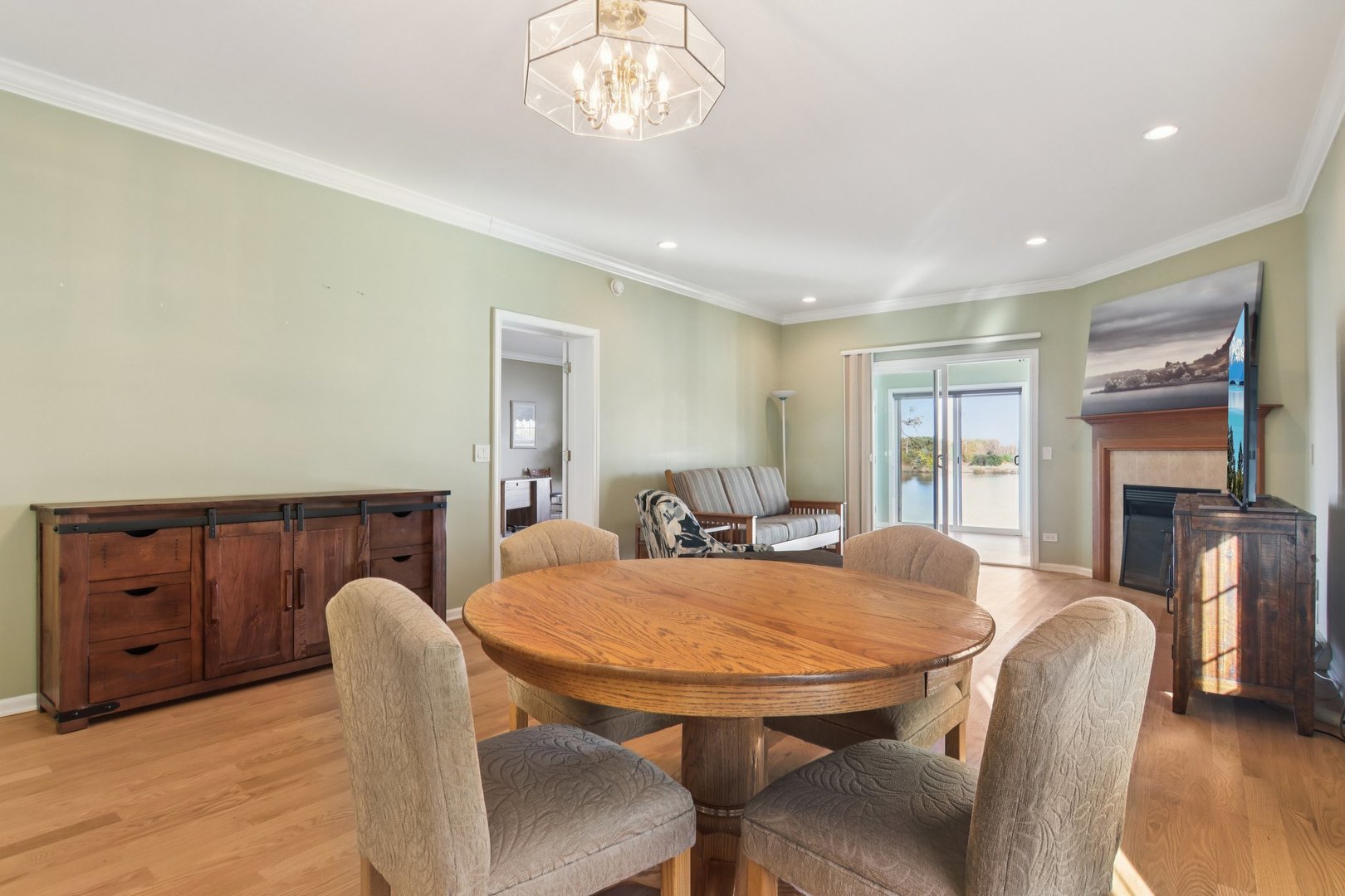 328 Legacy Court, Grayslake, IL 60030