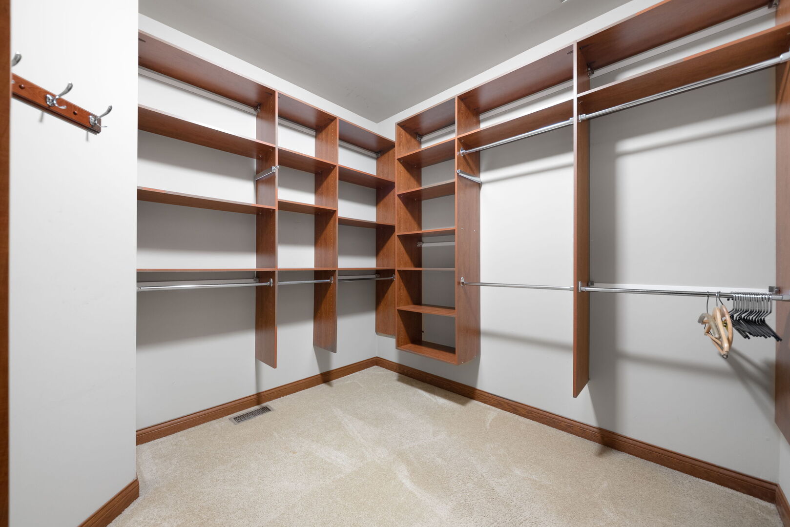 2804 Beauty Creek Run, Valparaiso, IN 46385