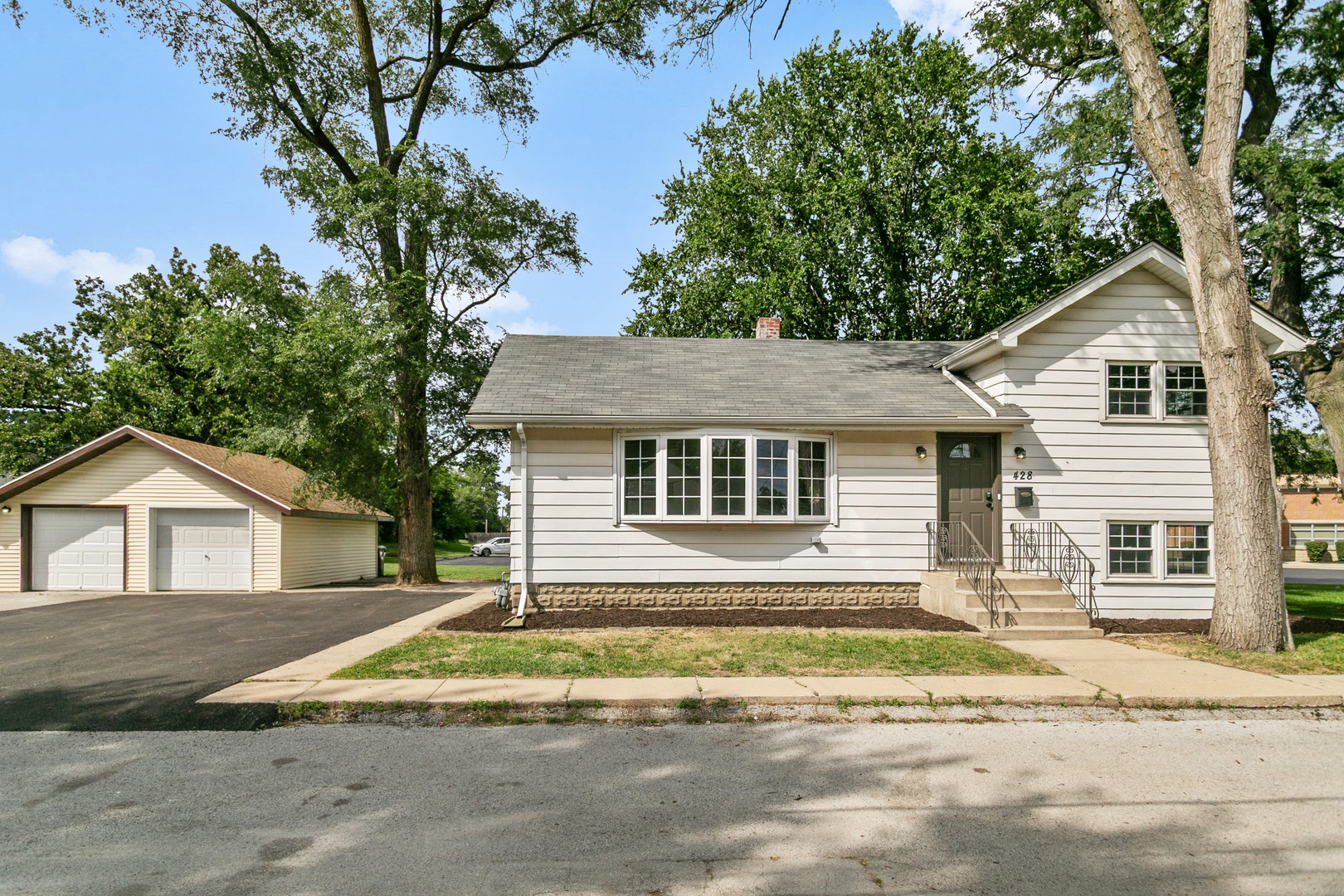 428 E 156th Place, South Holland, IL 60473