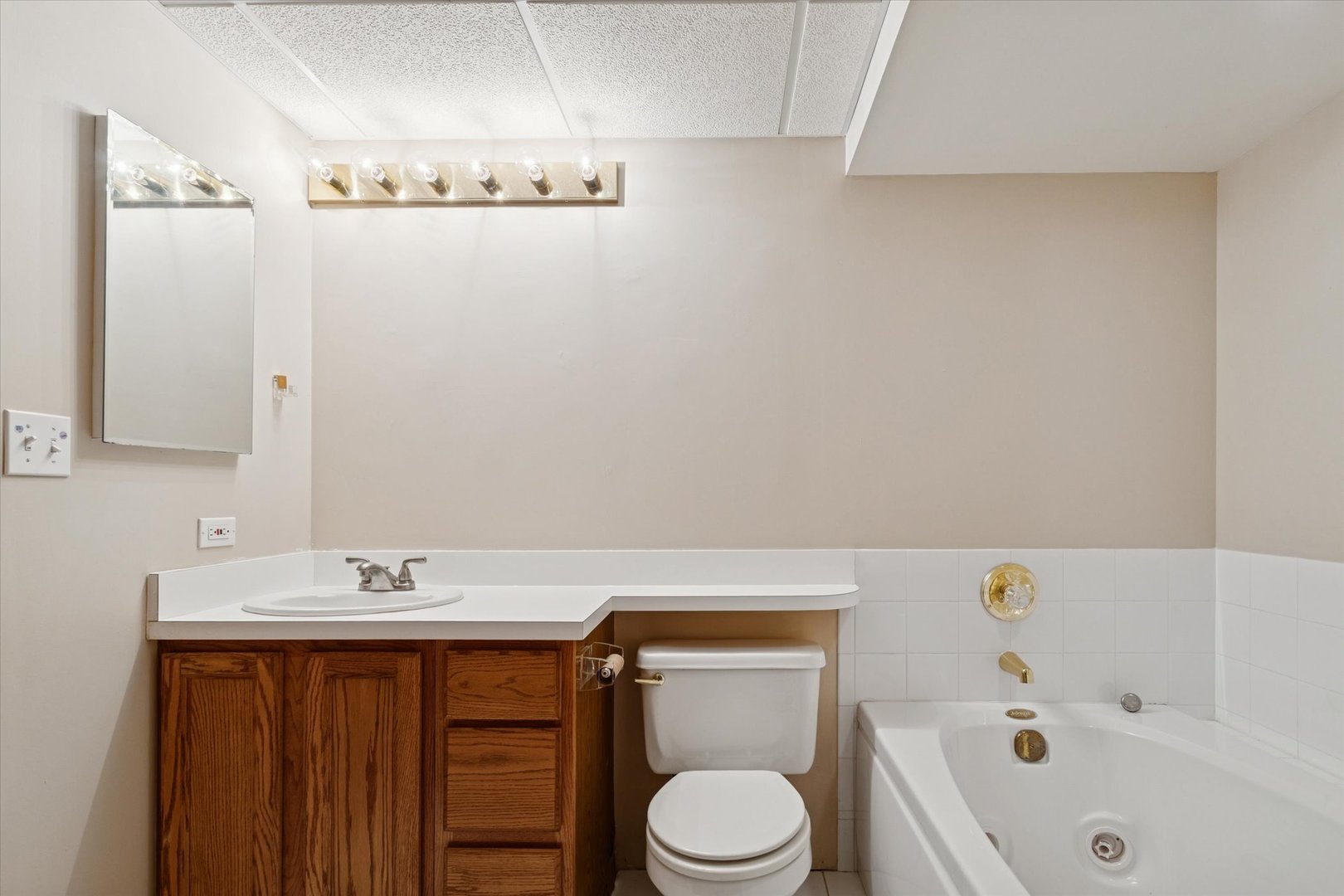 1410 Fairfax Lane, Buffalo Grove, IL 60089