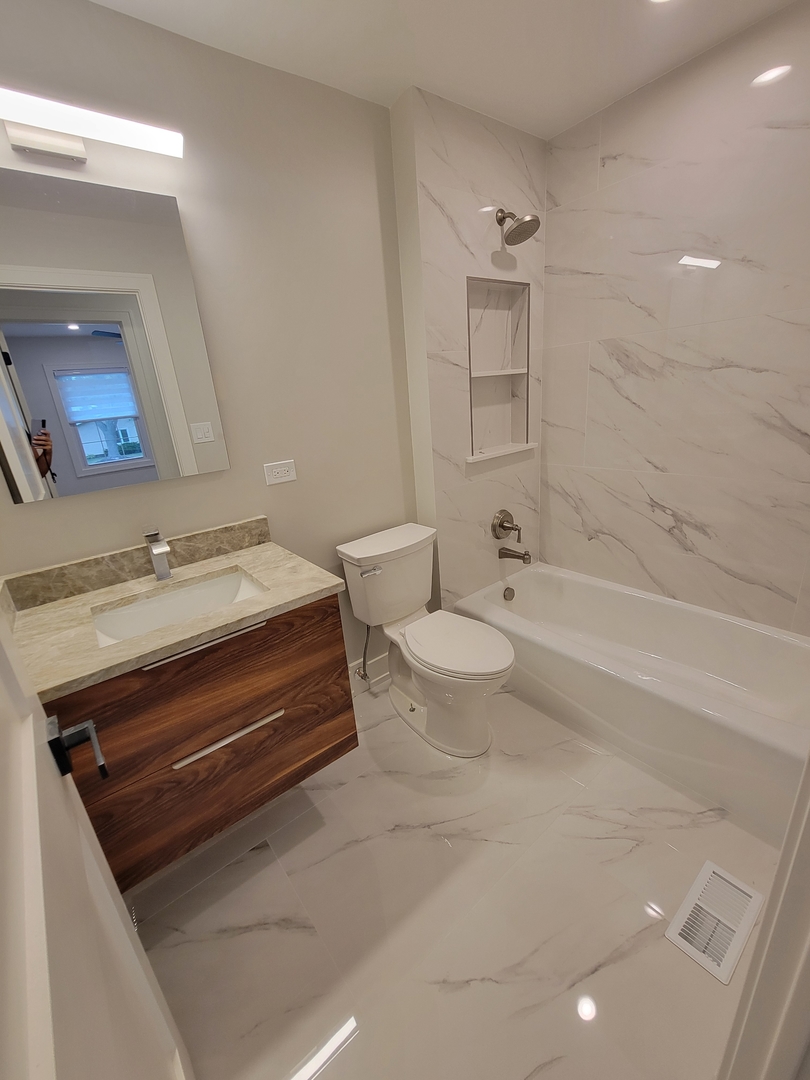 2S245 Mayfield Lane, Glen Ellyn, IL 60137