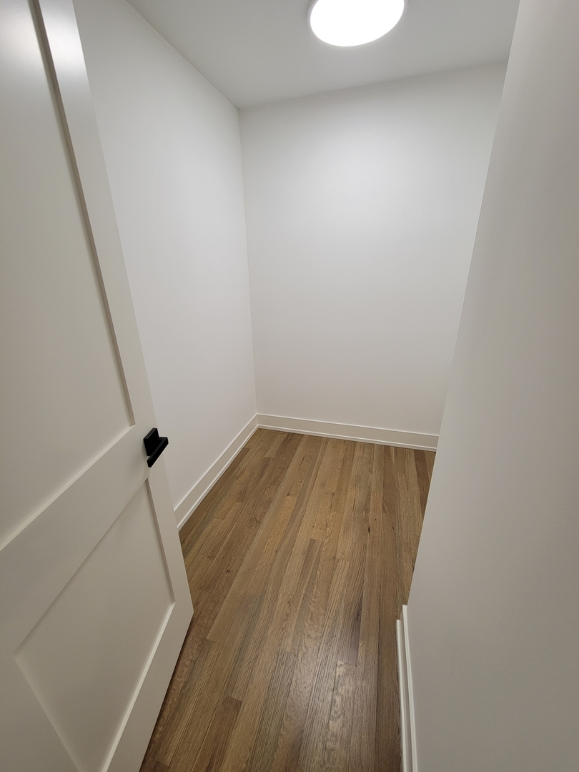 2S245 Mayfield Lane, Glen Ellyn, IL 60137
