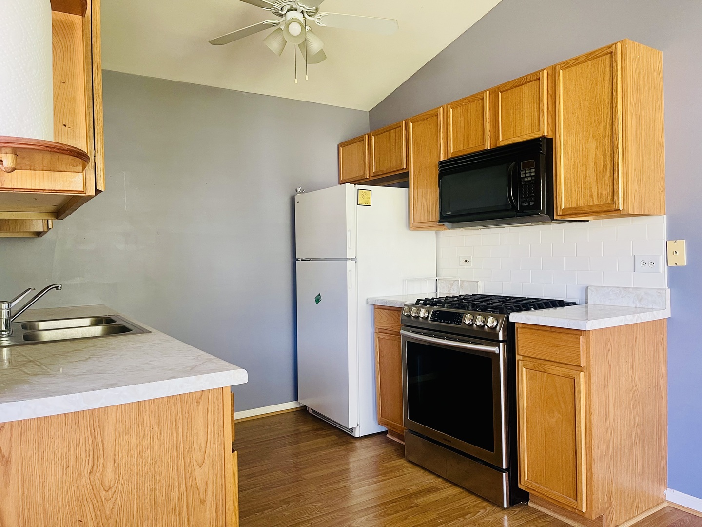 1248 N RED OAK Circle #4, Round Lake Beach, IL 60073