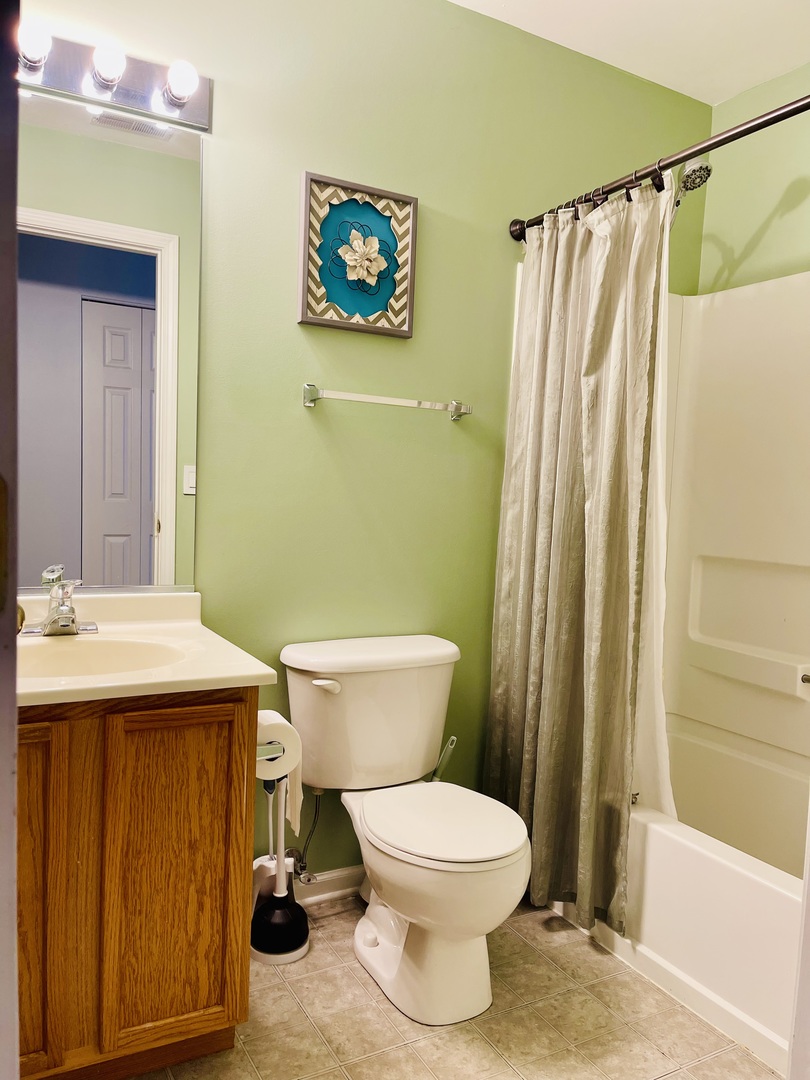 1248 N RED OAK Circle #4, Round Lake Beach, IL 60073