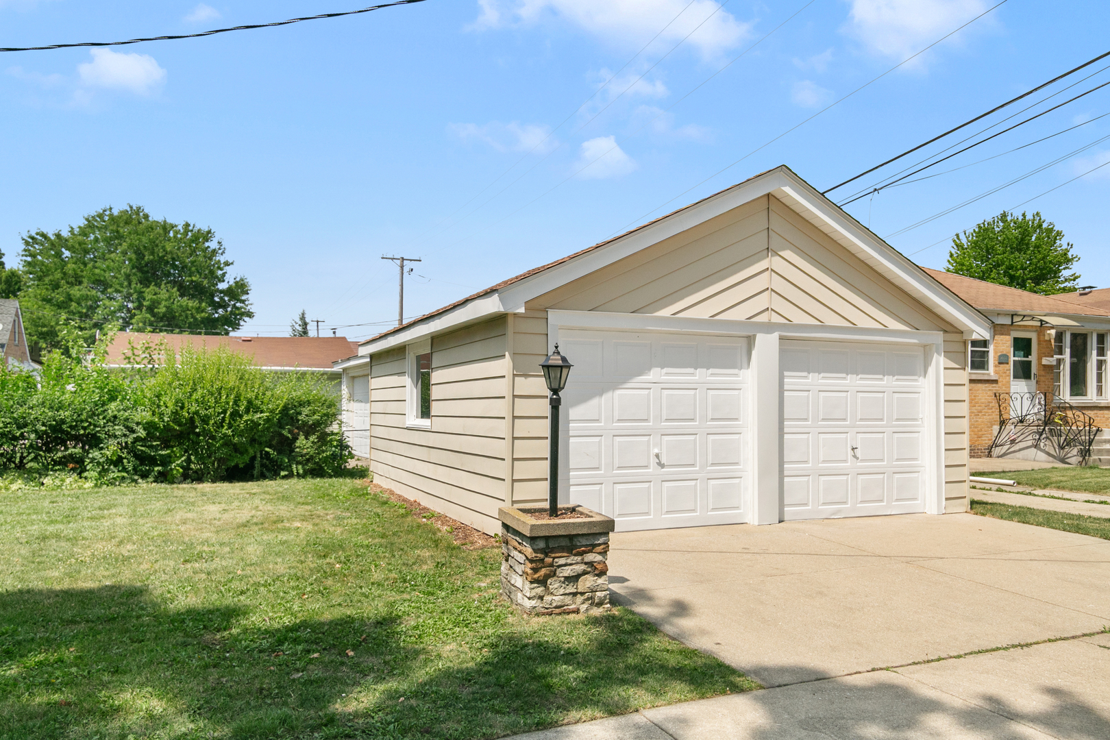 2263 S 14th Avenue, North Riverside, IL 60546