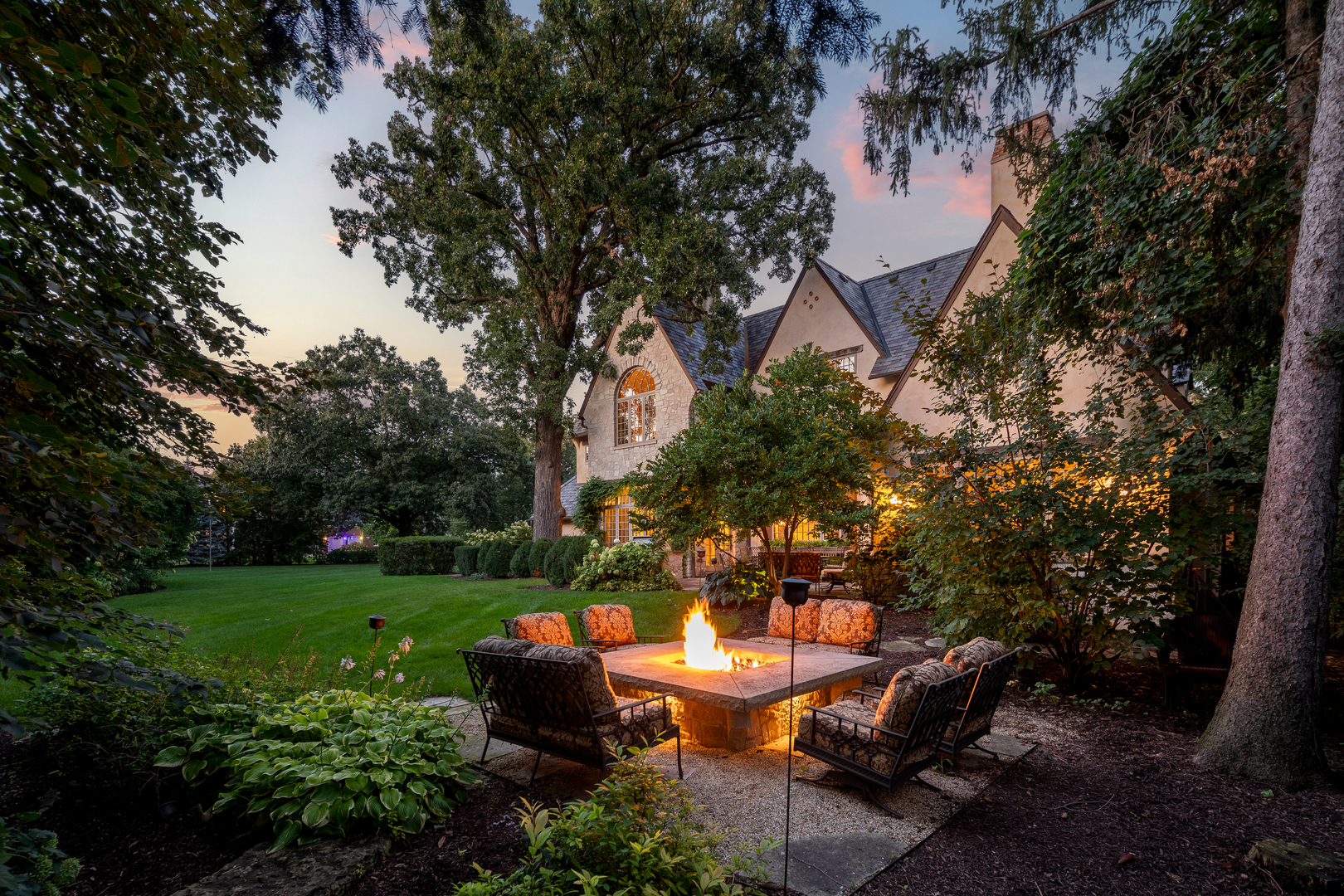 21 Forest Avenue, Naperville, IL 60540