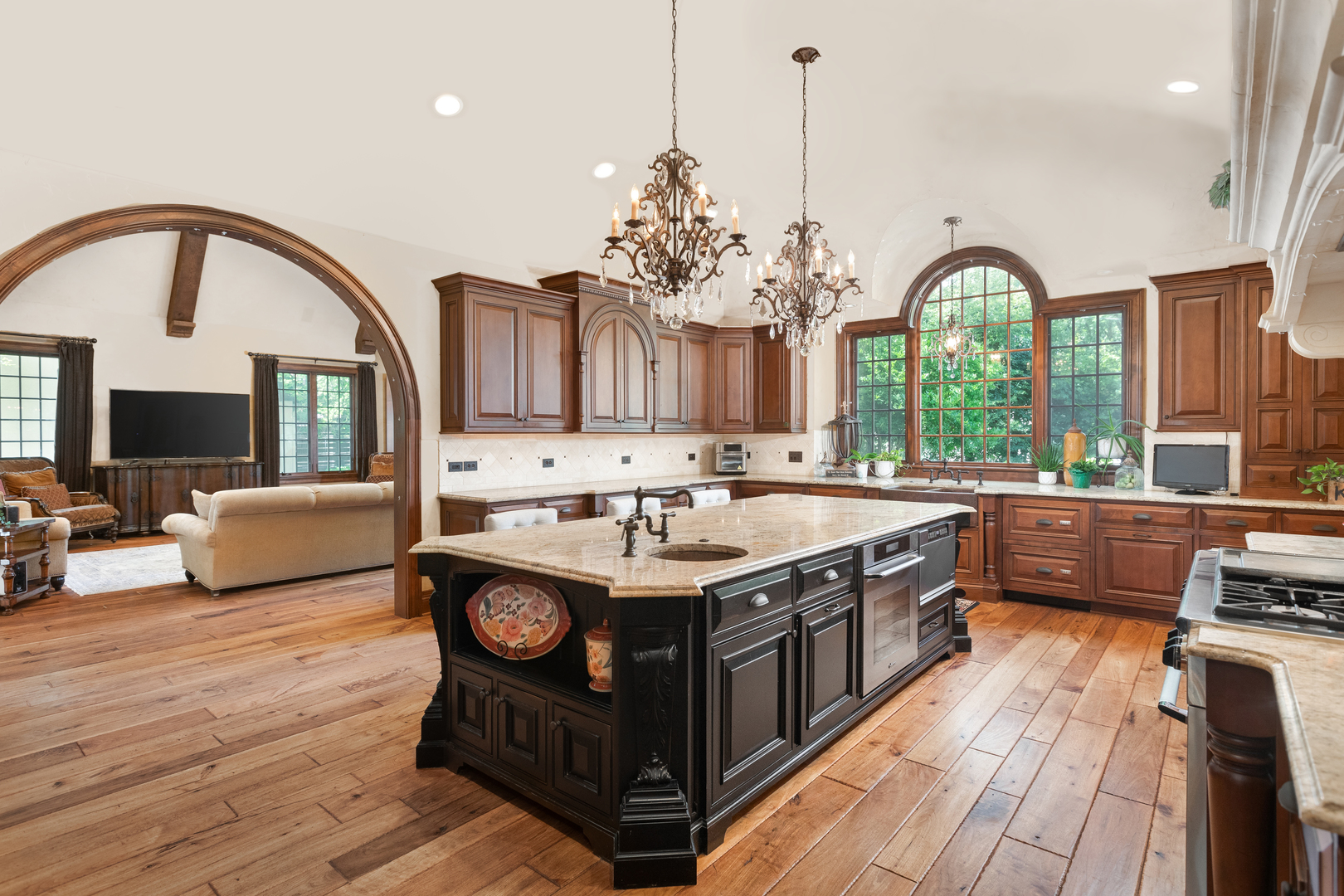 21 Forest Avenue, Naperville, IL 60540