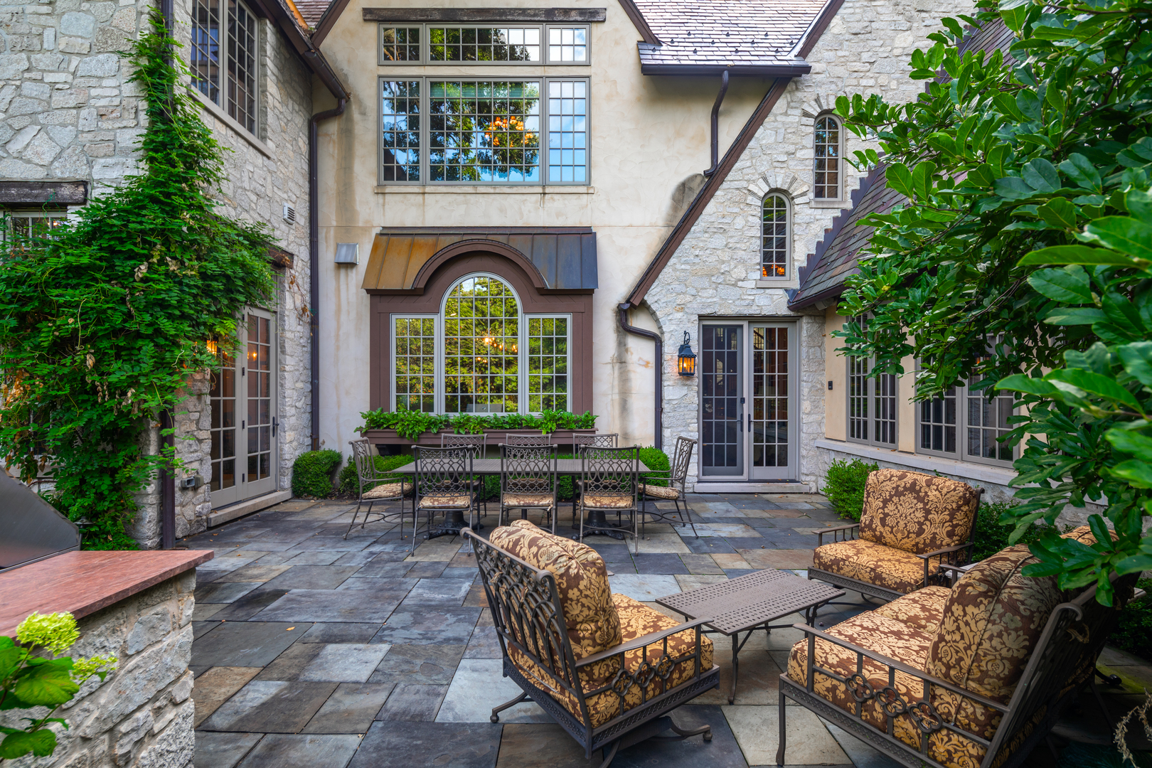 21 Forest Avenue, Naperville, IL 60540