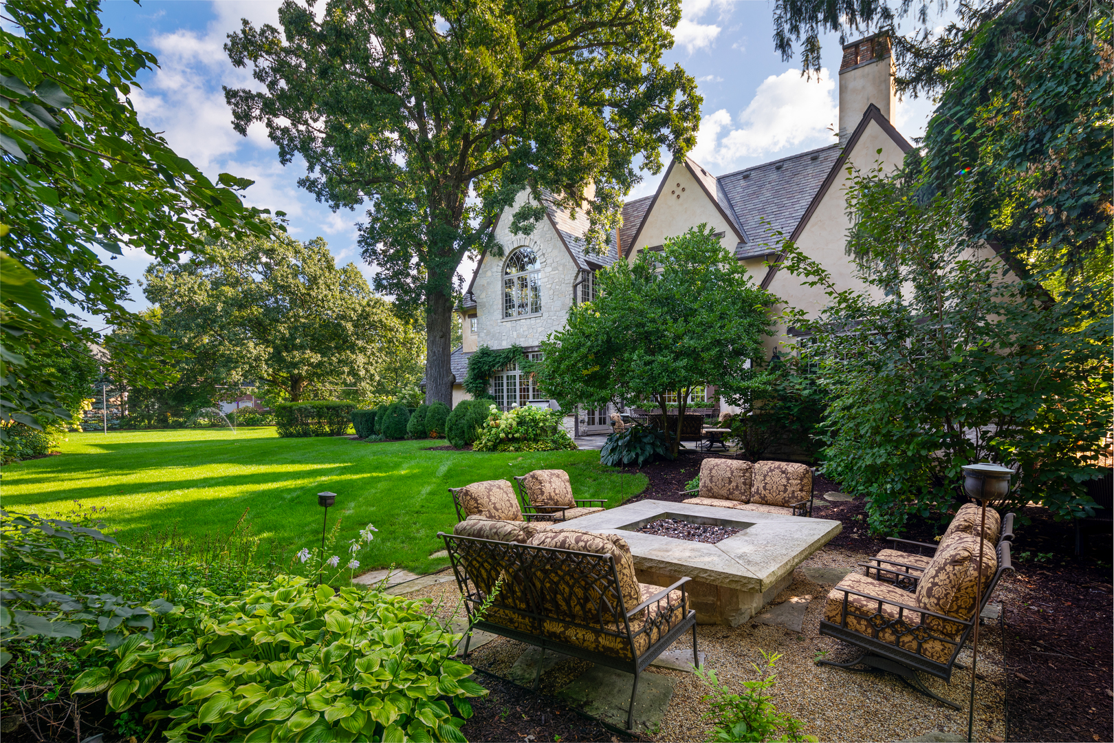 21 Forest Avenue, Naperville, IL 60540