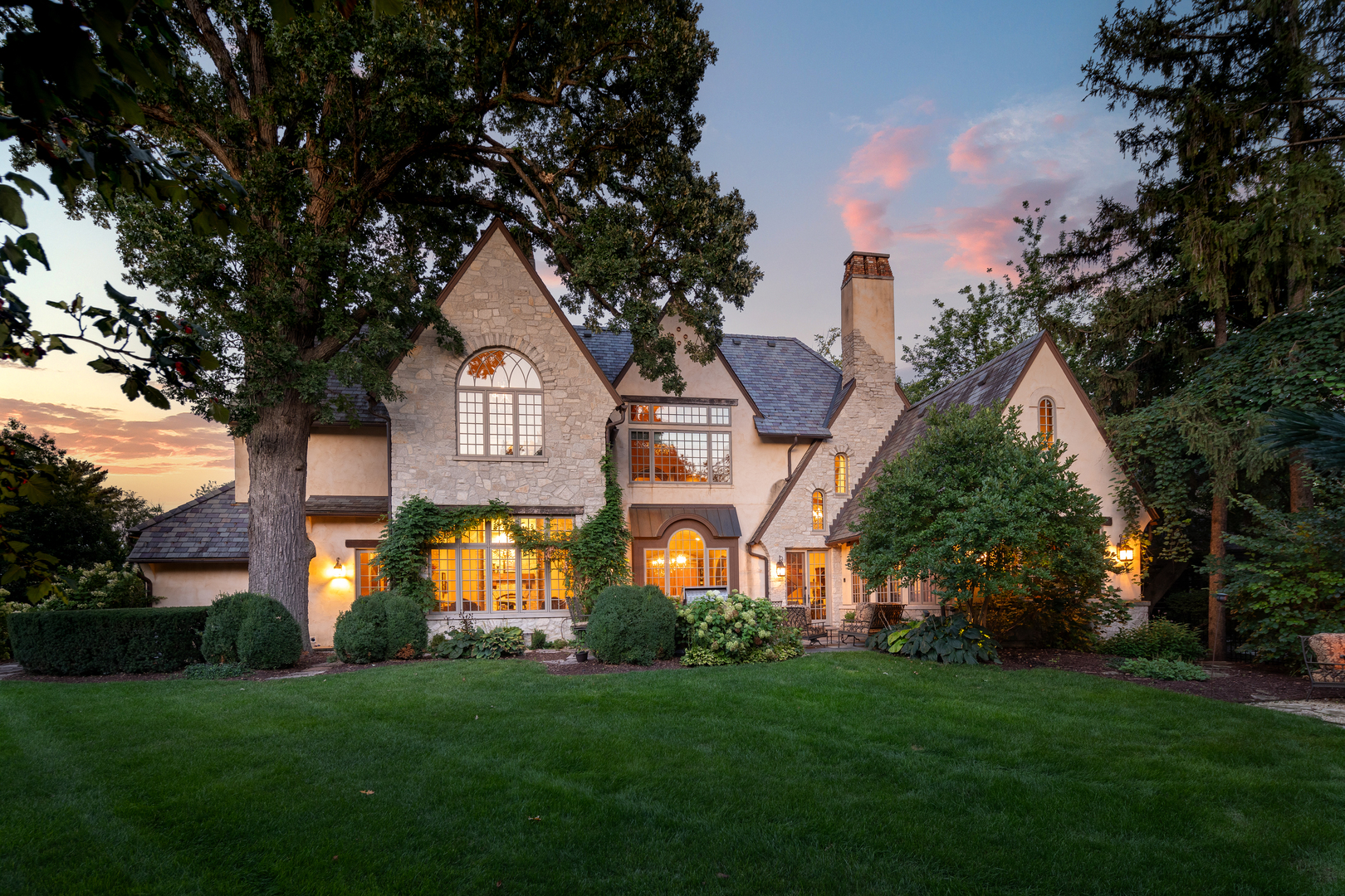 21 Forest Avenue, Naperville, IL 60540