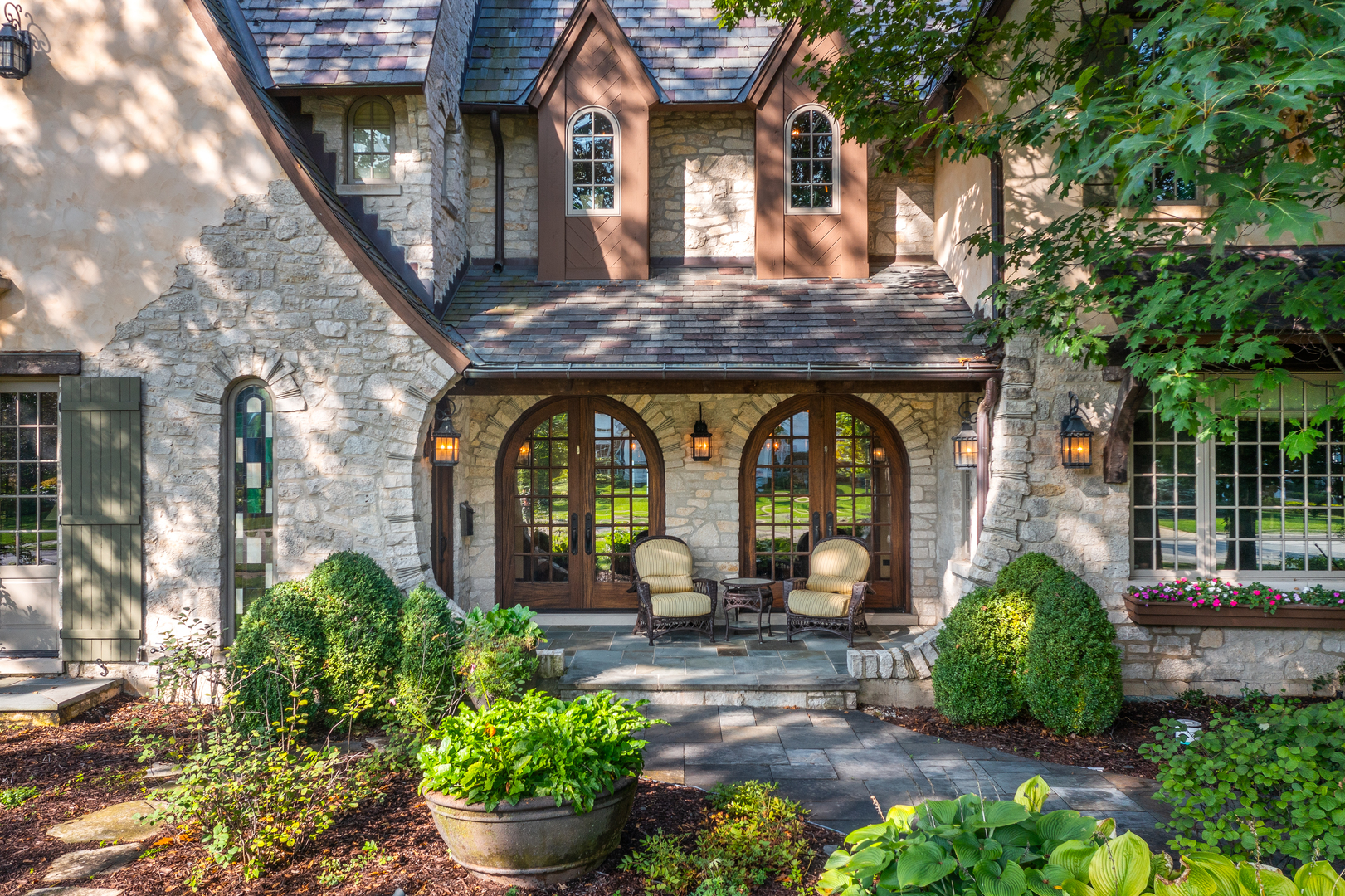 21 Forest Avenue, Naperville, IL 60540