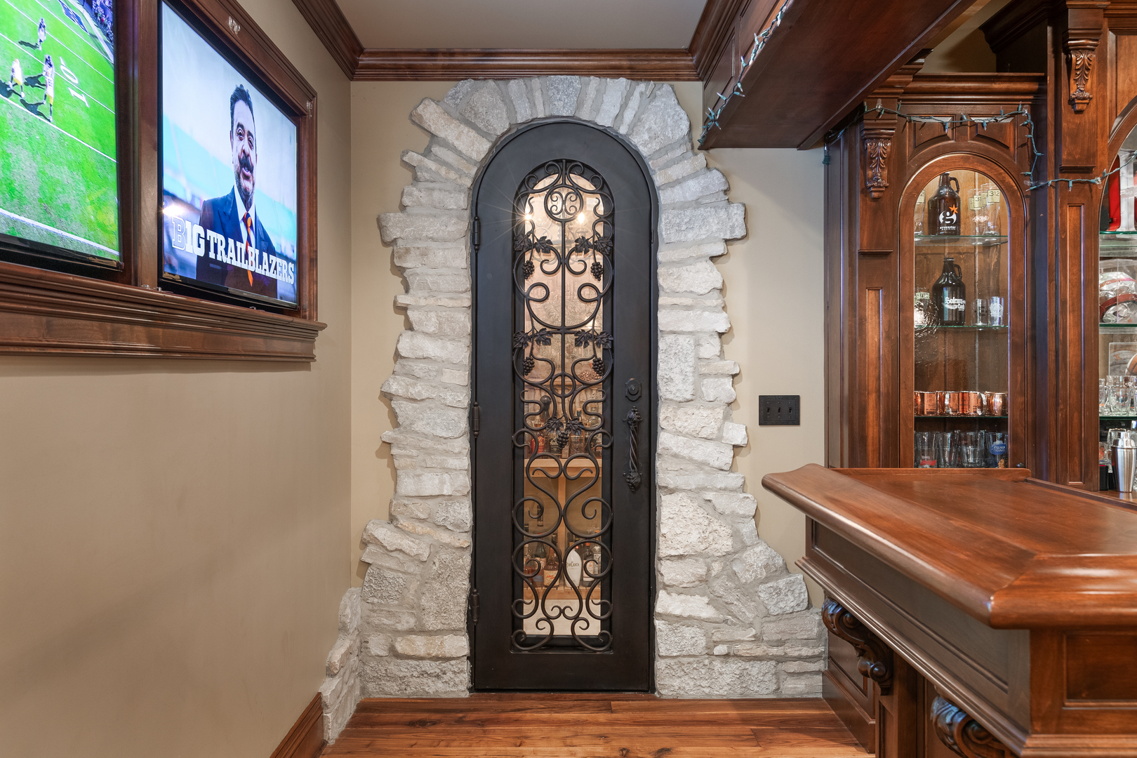 21 Forest Avenue, Naperville, IL 60540