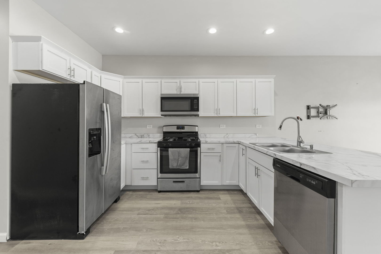 600 W Pleasant Lane #A2, Lombard, IL 60148