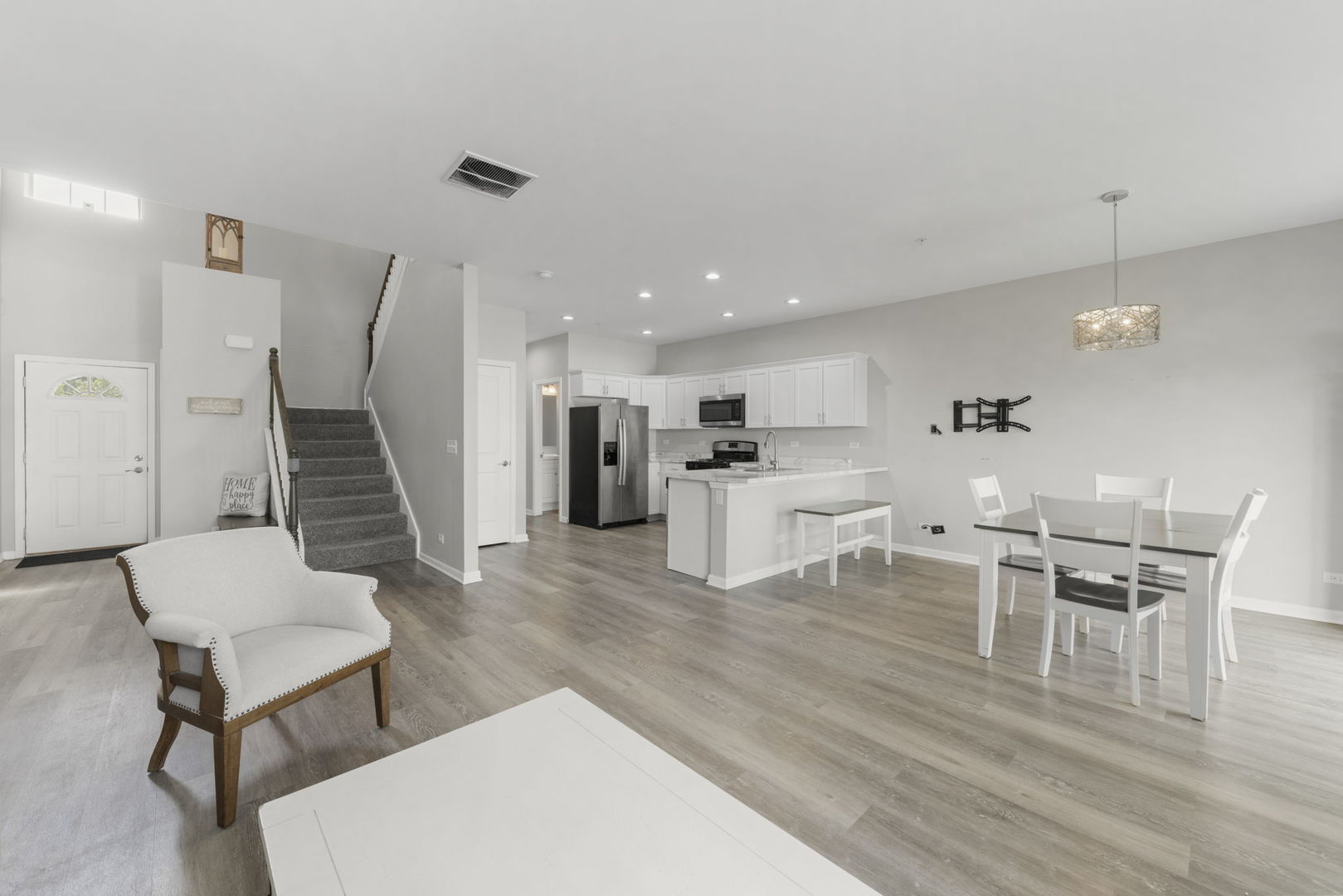 600 W Pleasant Lane #A2, Lombard, IL 60148