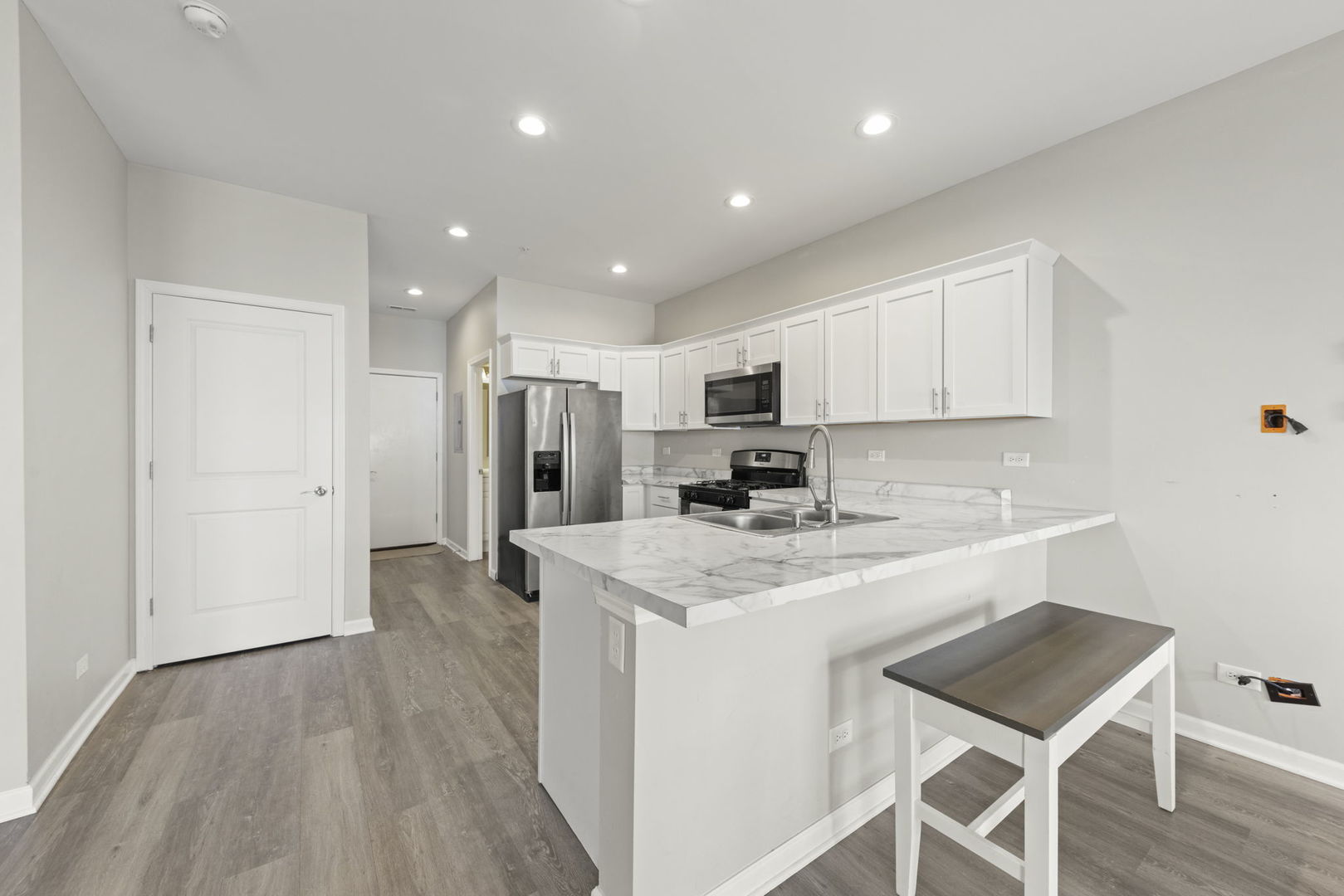 600 W Pleasant Lane #A2, Lombard, IL 60148