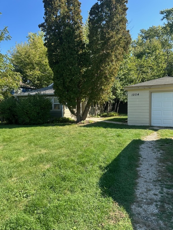 1204 N Hickory Terrace, Round Lake Beach, IL 60073