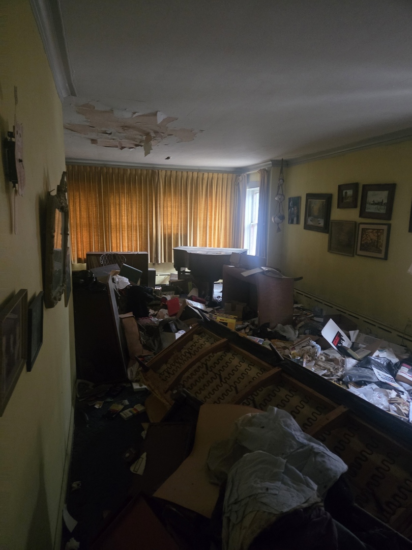 9440 S Longwood Drive, Chicago, IL 60643