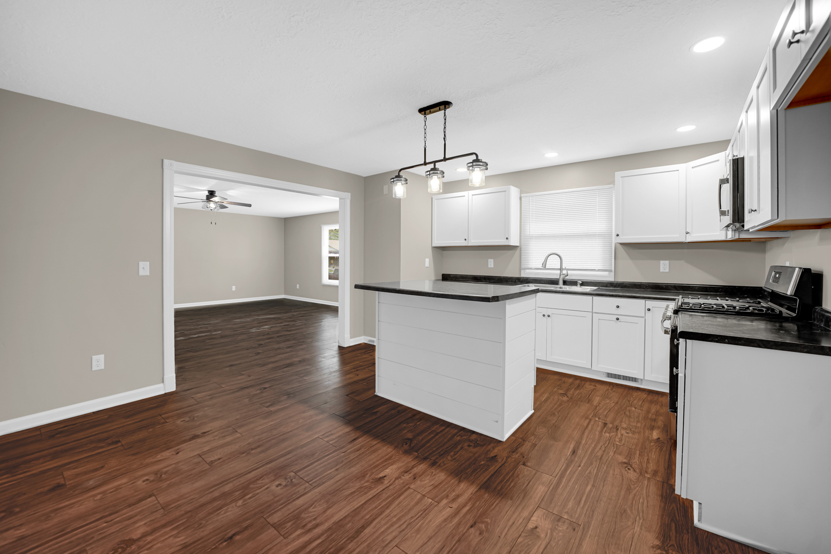 419 N WABASH Avenue, Bradley, IL 60915