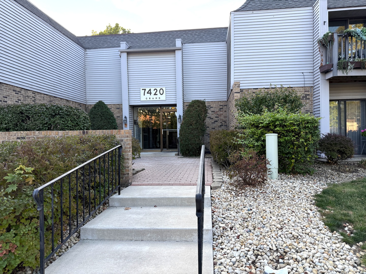 7420 Grand Avenue #102B, Downers Grove, IL 60516