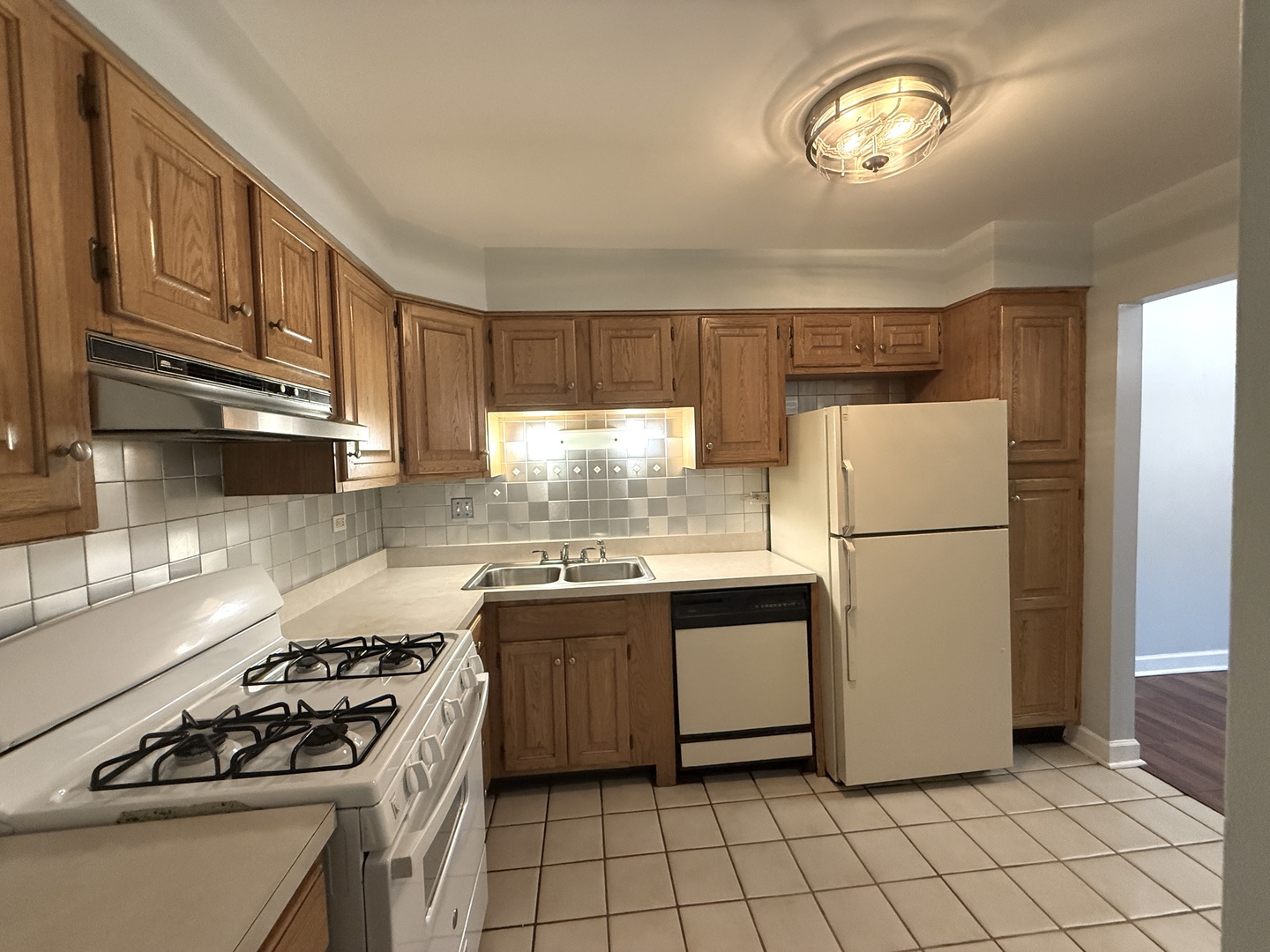 7420 Grand Avenue #102B, Downers Grove, IL 60516