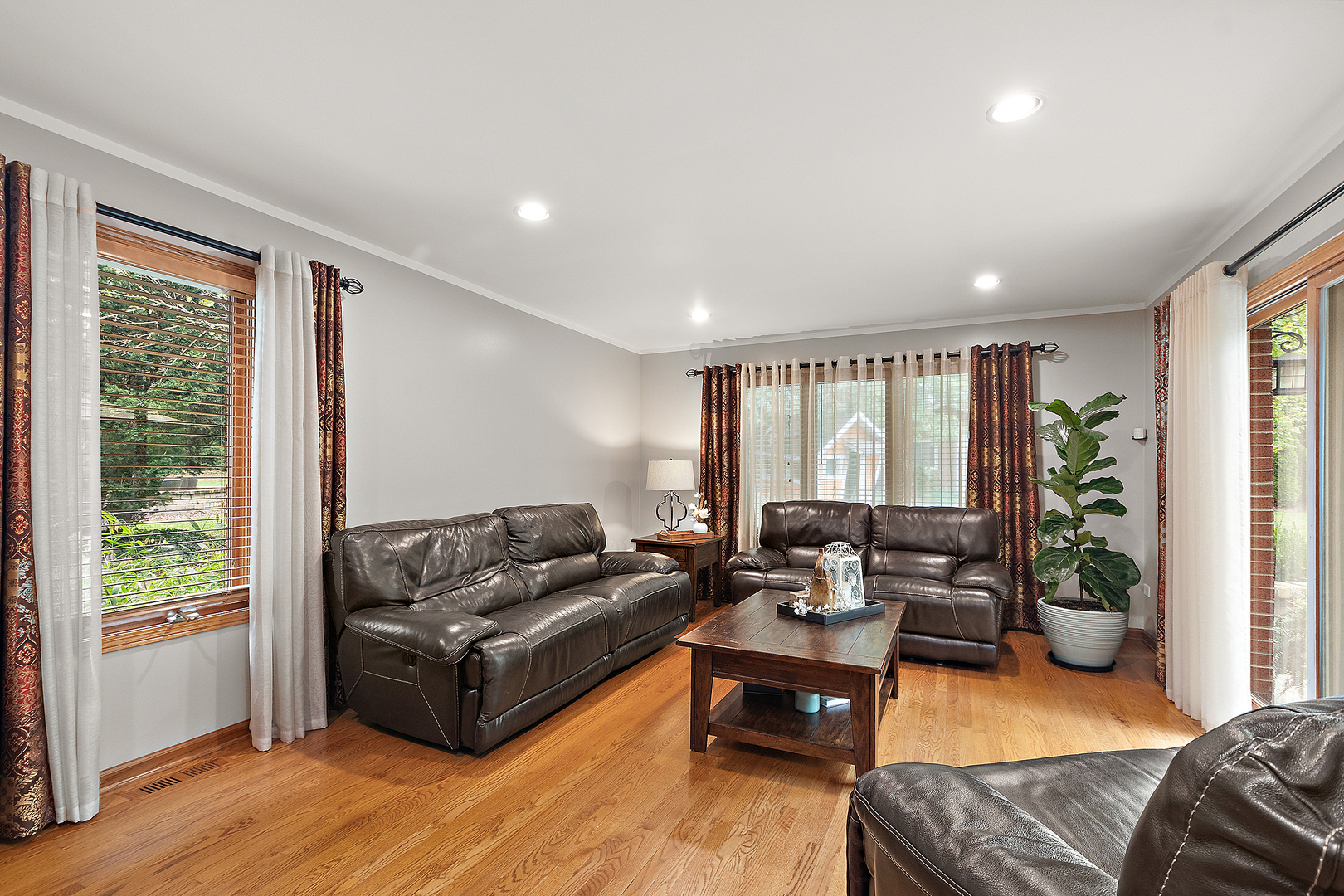 10040 W 127th Street, Palos Park, IL 60464