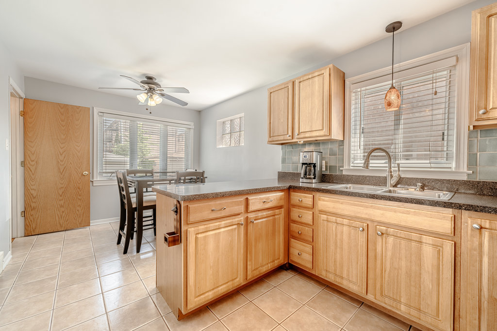 5740 W 63rd Place, Chicago, IL 60638