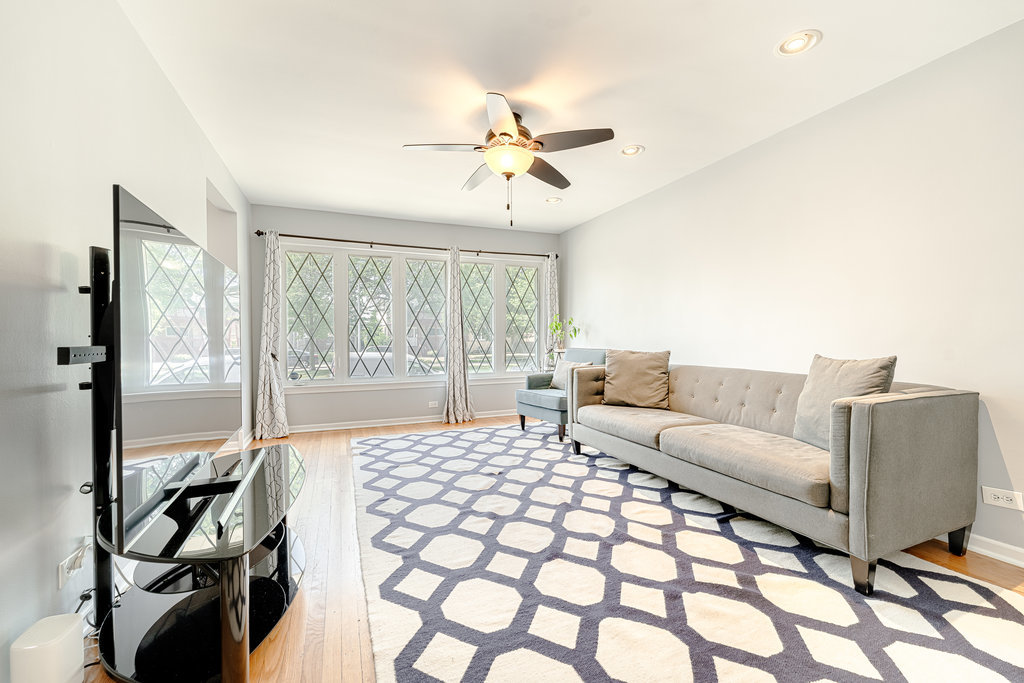 5740 W 63rd Place, Chicago, IL 60638