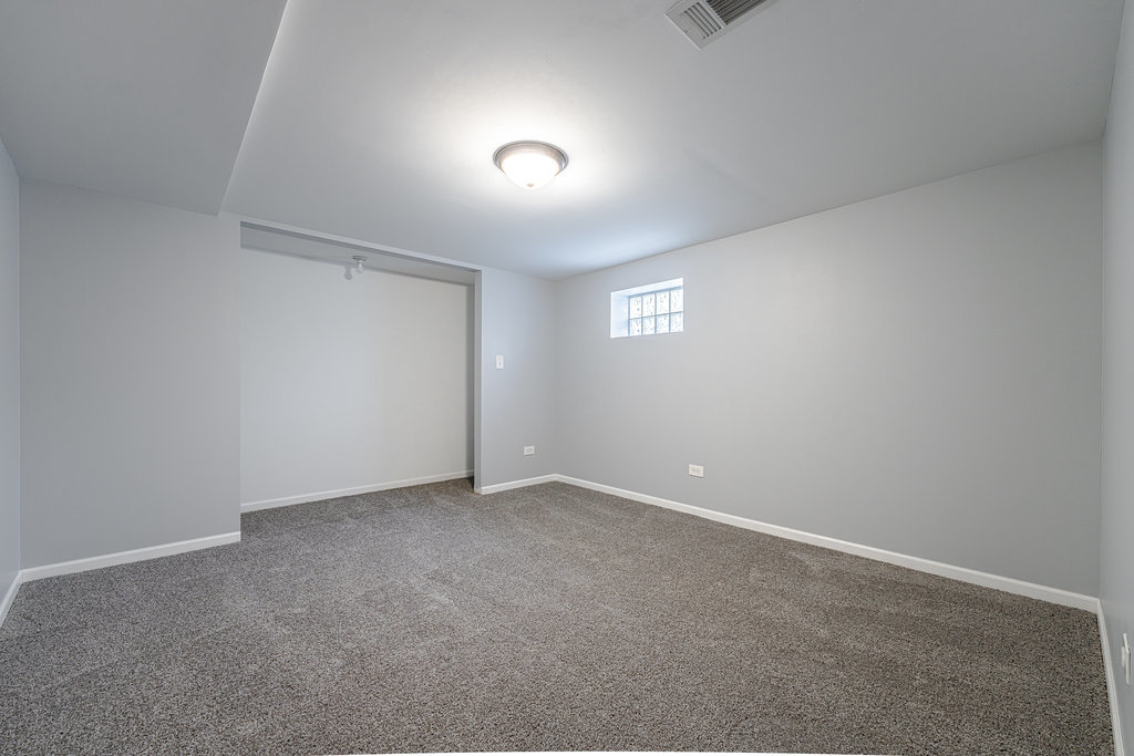 5740 W 63rd Place, Chicago, IL 60638