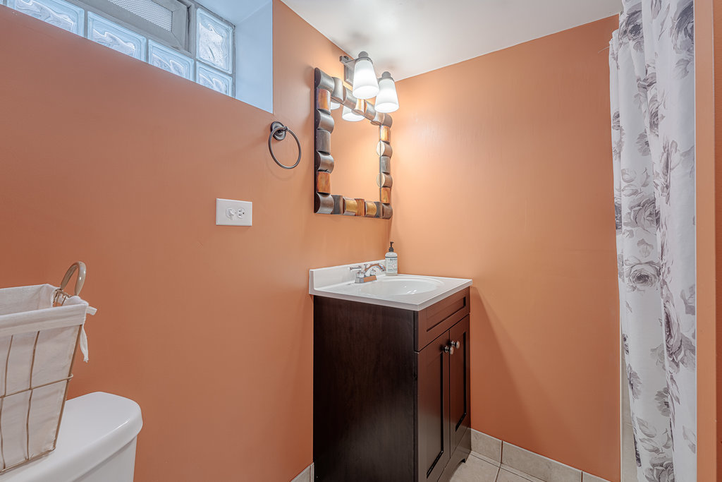 5740 W 63rd Place, Chicago, IL 60638
