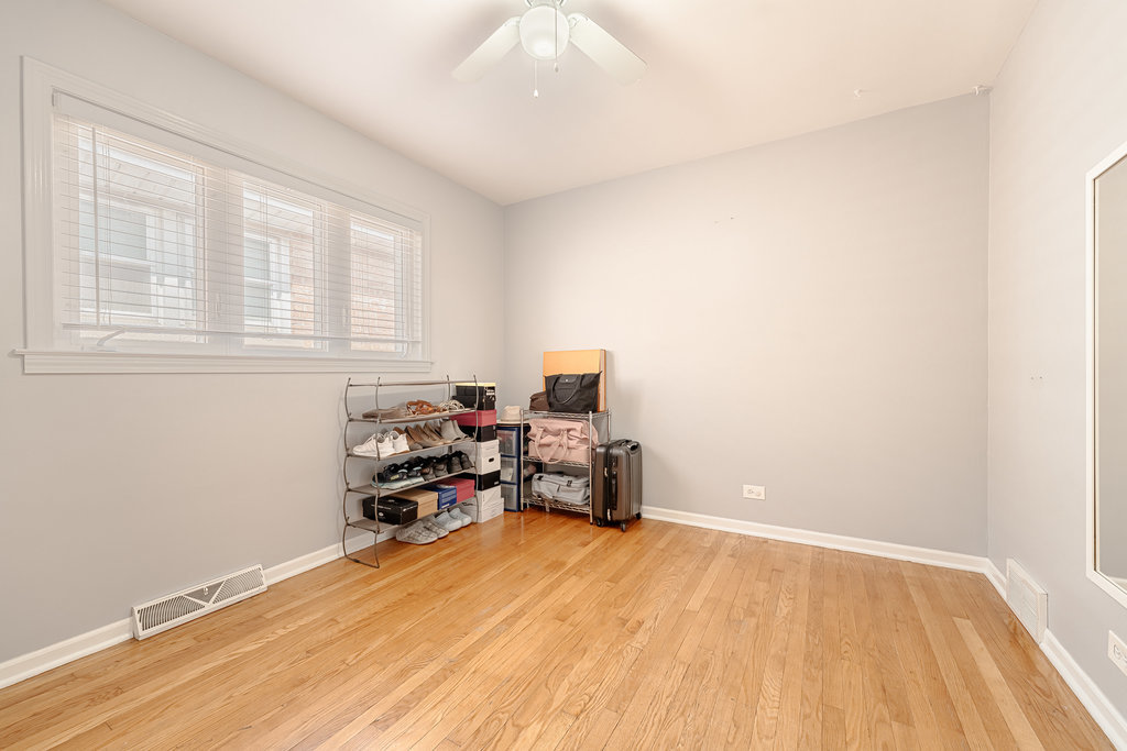 5740 W 63rd Place, Chicago, IL 60638