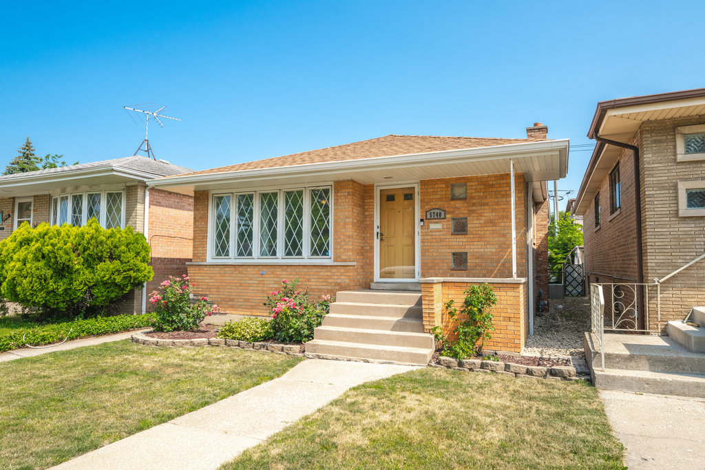 5740 W 63rd Place, Chicago, IL 60638