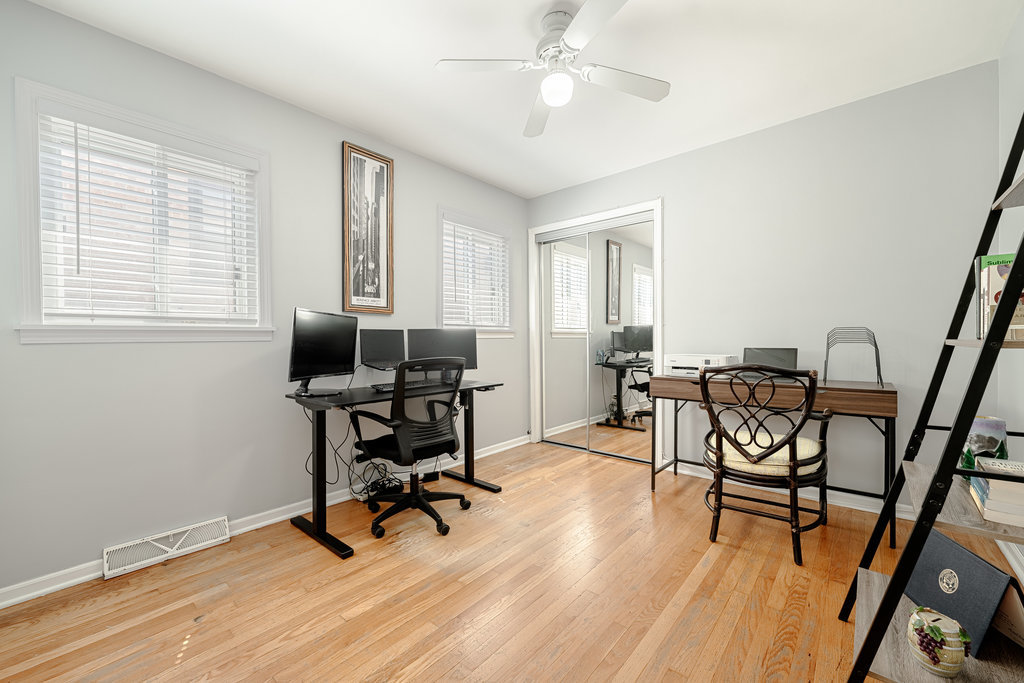 5740 W 63rd Place, Chicago, IL 60638