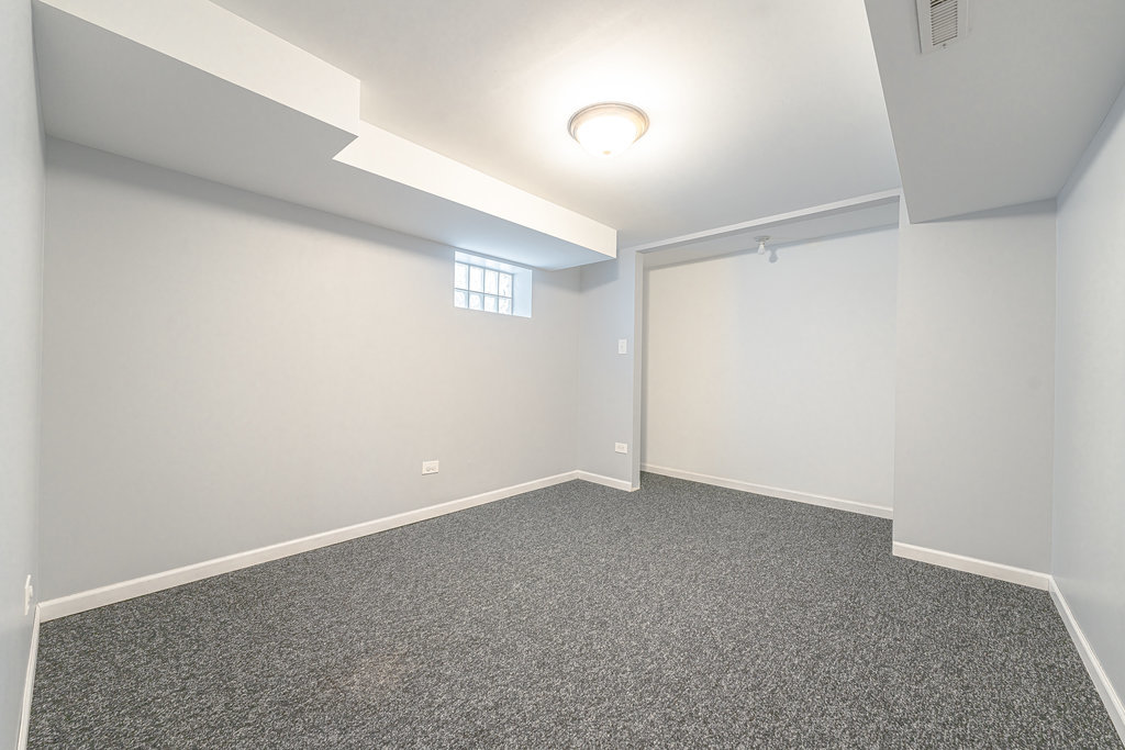 5740 W 63rd Place, Chicago, IL 60638